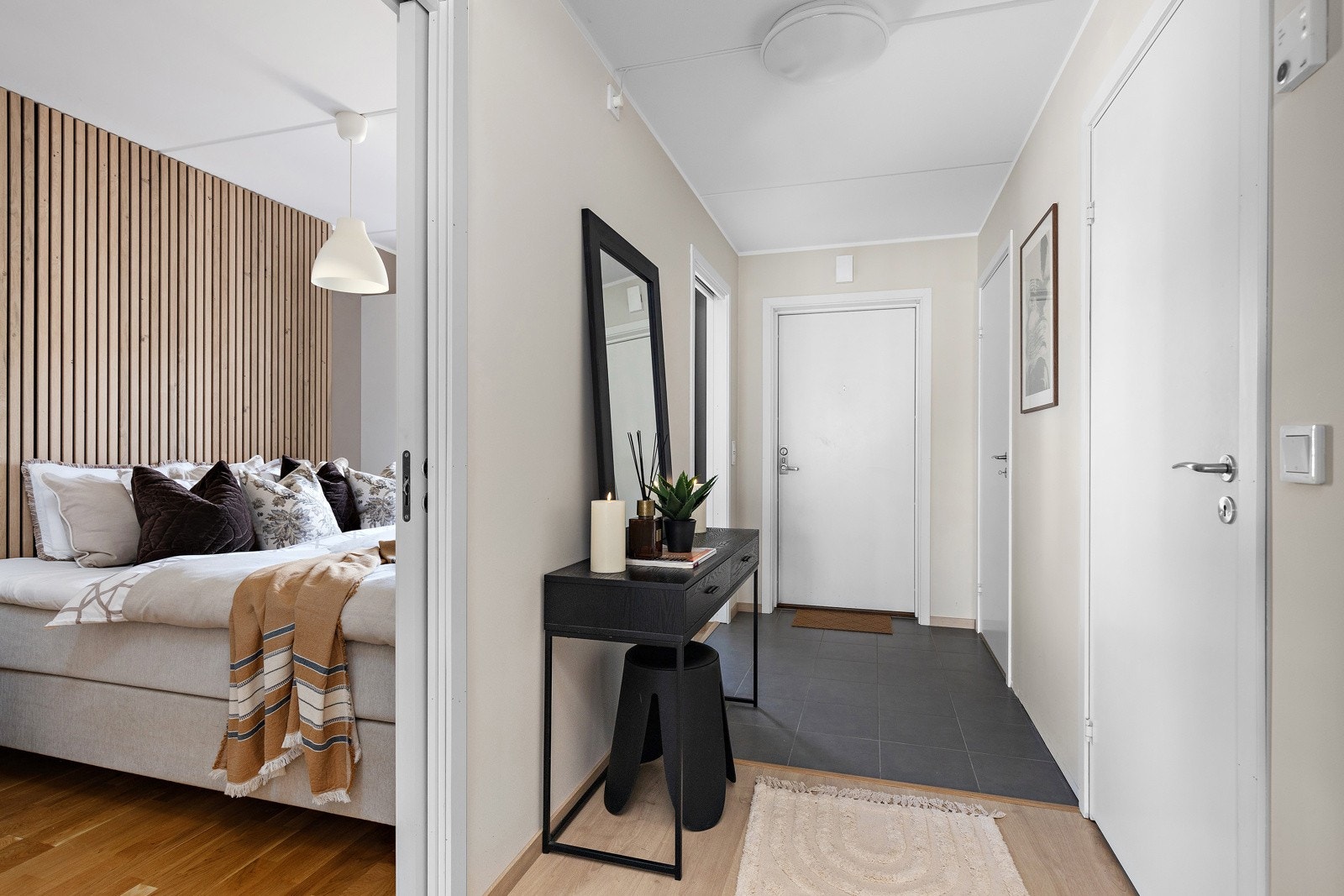 Vi beveger oss inn til soverommet. Galleribilde