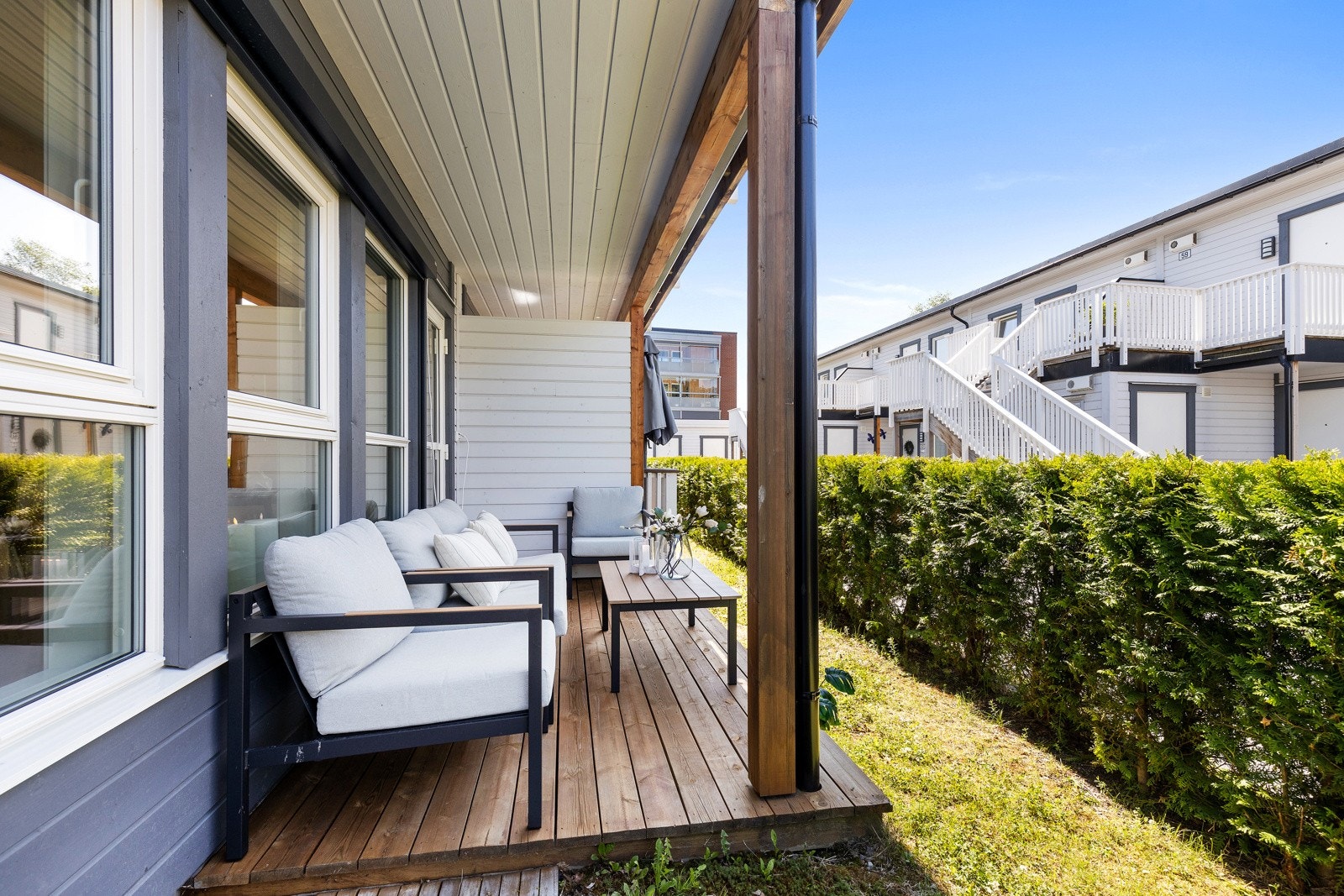 Fra stua er det adkomst til vestvendt terrasse. Galleribilde