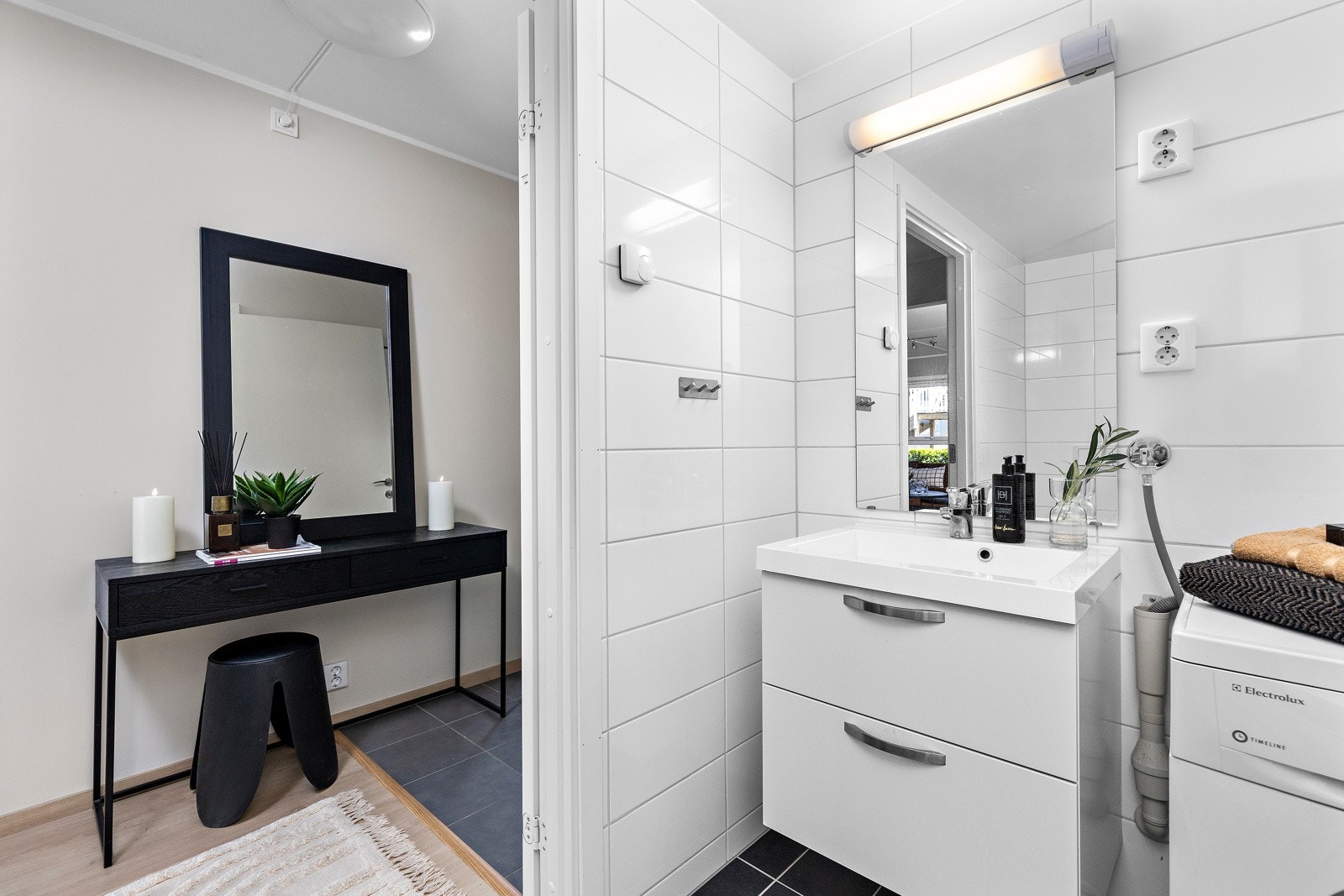 Boligen har balansert ventilasjon. Ventilasjonssystemet er plassert i utebod. Galleribilde