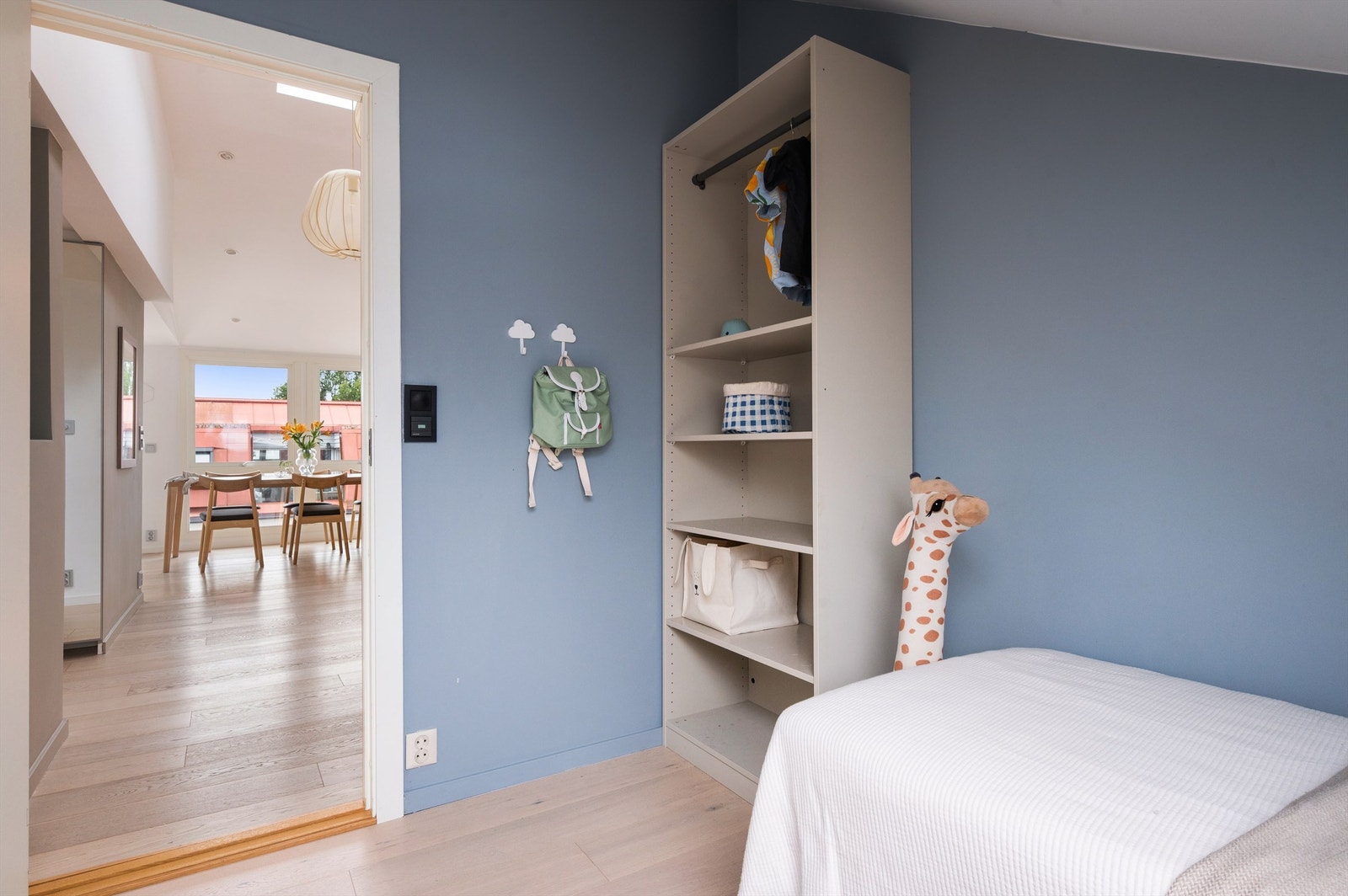 Også her er det plass til dobbeltseng og garderobe Galleribilde