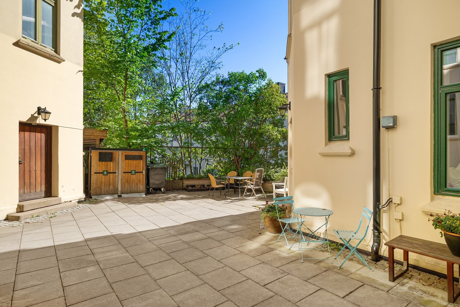 Pent opparbeidet bakgård til glede for byggets beboere. Galleribilde
