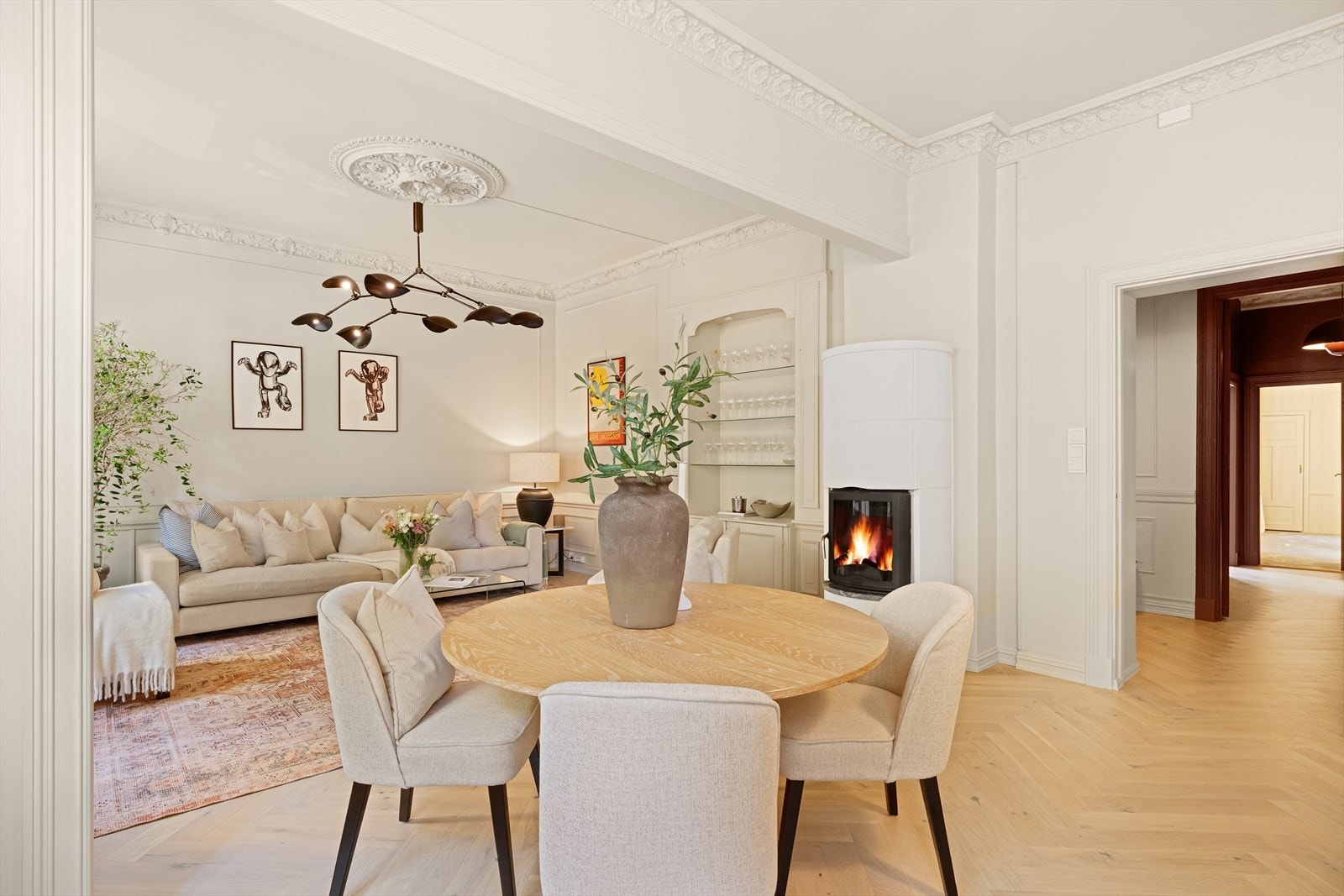 Lekker 1- stavs eikeparkett i fiskebensmønster, gir leiligheten et eksklusivt preg. Galleribilde