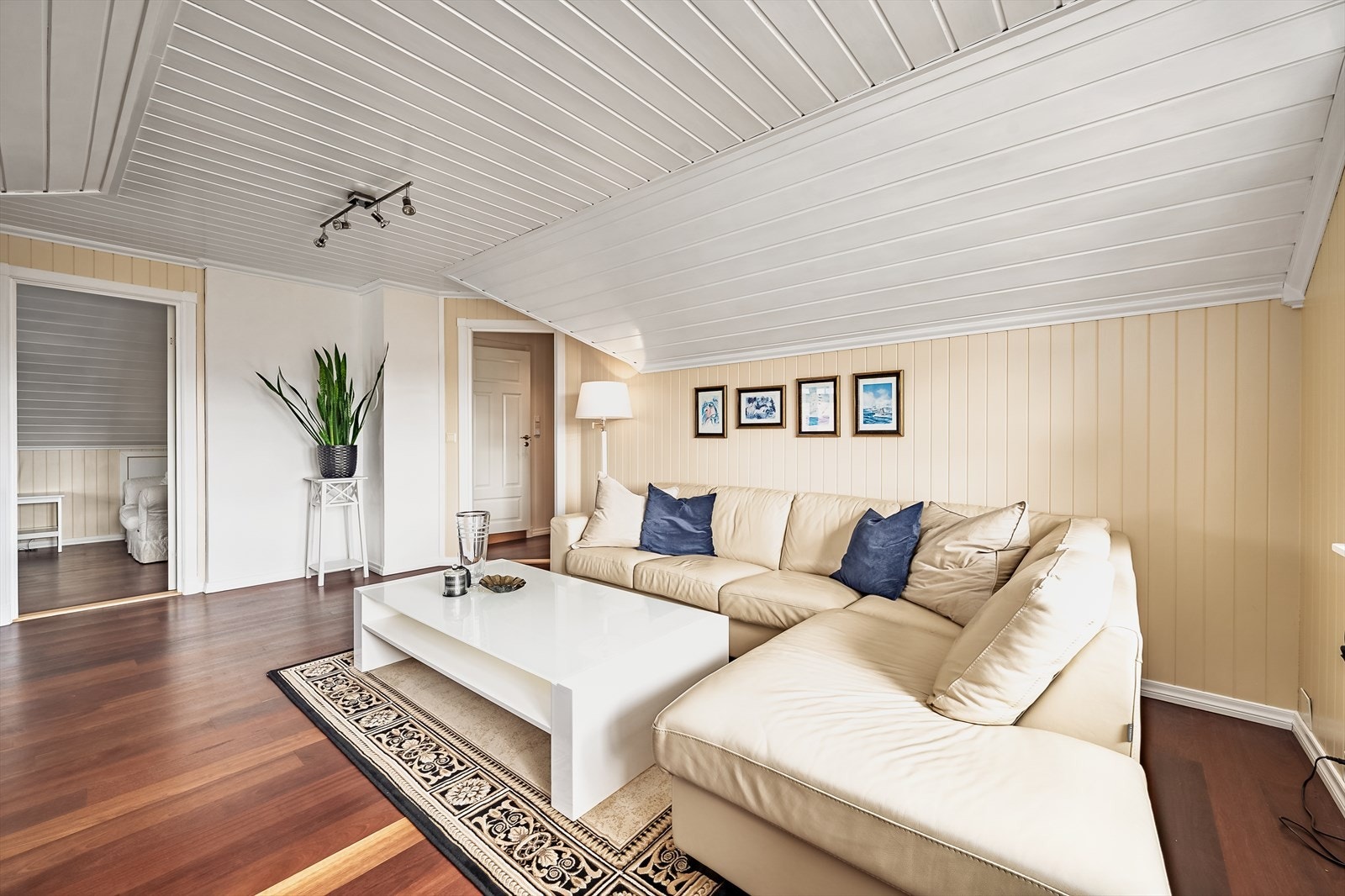 Loftsstue Galleribilde