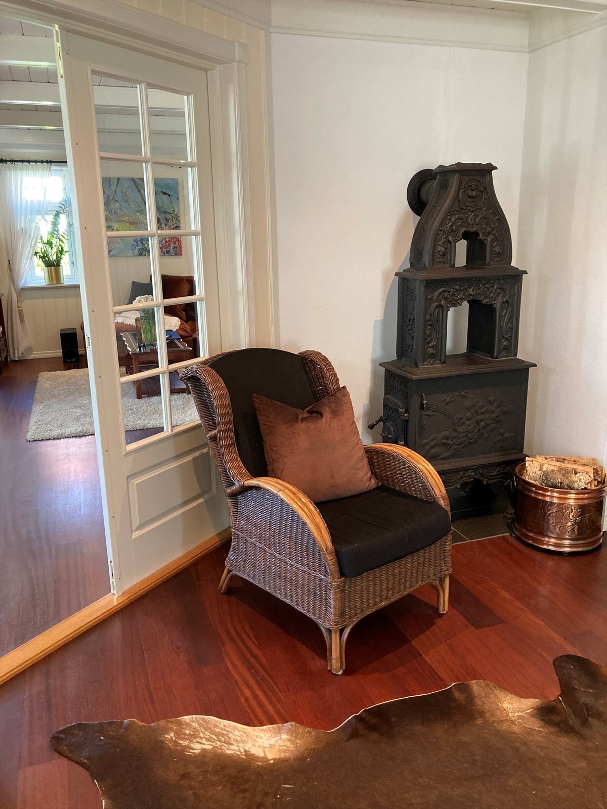 Hall med lekker trappeovn. Galleribilde