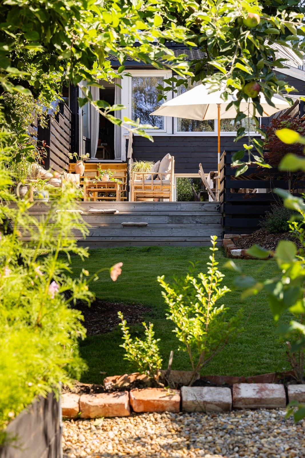 Frodig beplantning skaper din egen private oase. Galleribilde