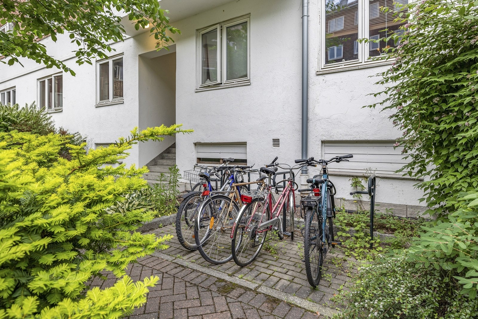 I bakgården er det sykkelparkering som kan benyttes av beboerne. Galleribilde