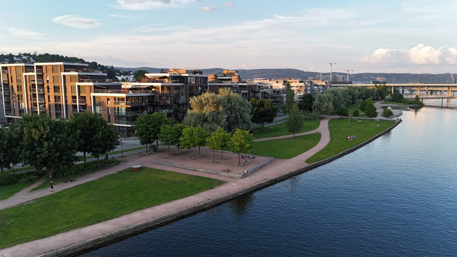 Elva er et populært tur- og rekreasjonsområde for byens innbyggere Galleribilde