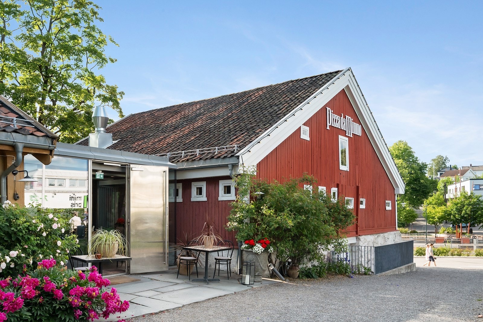 Pizza di Mimmo - ekte italiensk pizza i hjertet av nabolaget. Et populært spisested med steinovnspizza, varme smaker og hyggelig atmosfære - perfekt for både hverdagskos og helgemiddag Galleribilde