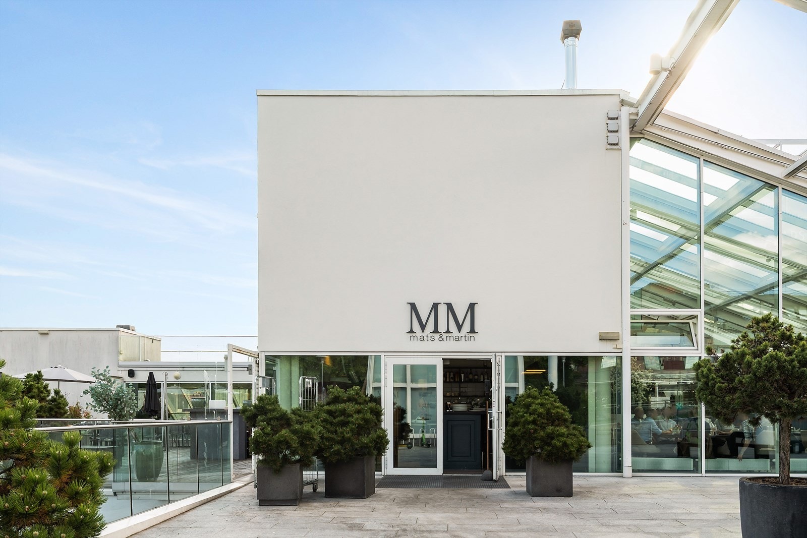 Mats & Martin er et uformelt brasserie, med hyggelig atmosfære og glade kokker med fokus på sesongens råvarer Galleribilde