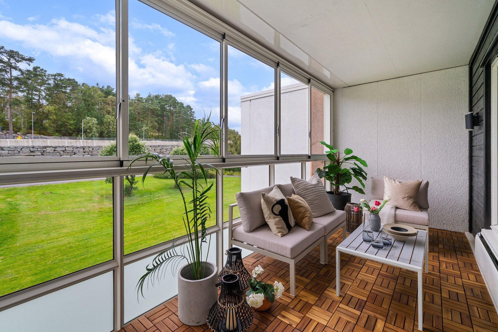 Med innglasset balkong kan man nyte frisk luft uansett vær Galleribilde