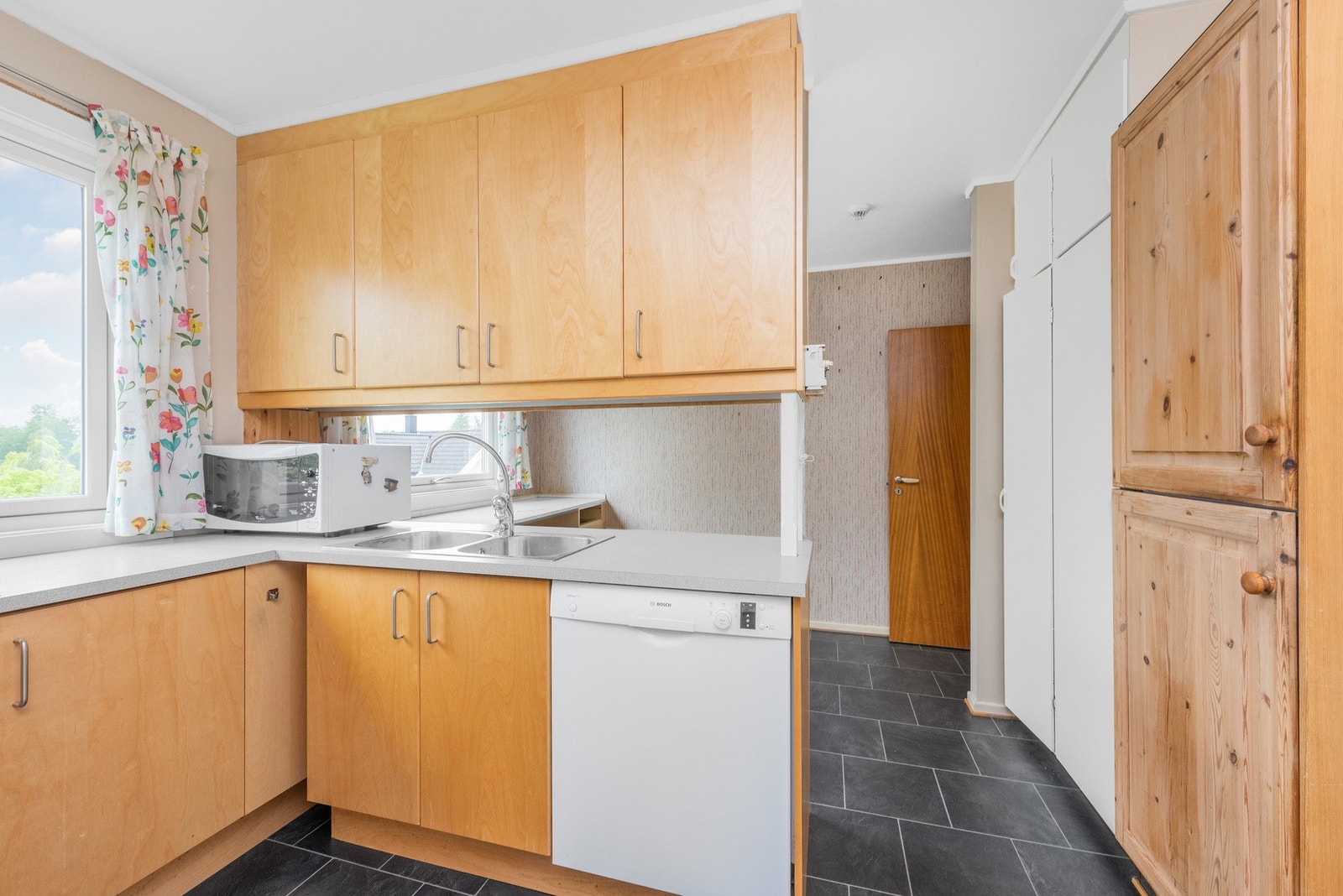 Kjøkken med grovkjøkken Galleribilde