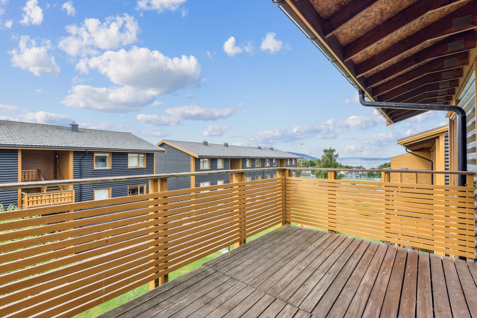 Her bor du sentralt på populære Lade, med kort vei til alt du trenger i hverdagen, men likevel i et rolig og tilbaketrukket område. Galleribilde