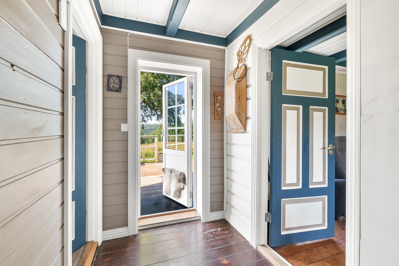 Knytepunkt - dør til venstre tar deg inn på bad Galleribilde