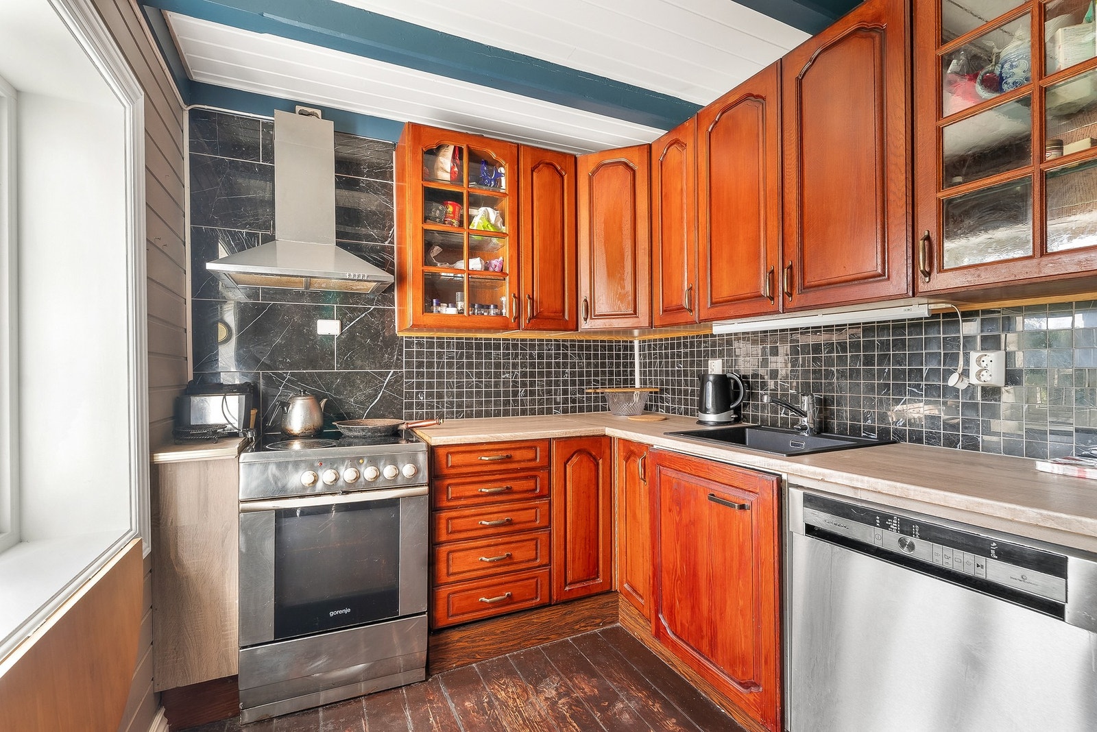 Kjøkkenventilator med avtrekk ut Galleribilde