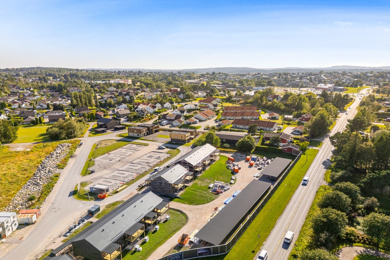 Her bor du flott til med kort vei til skog og mark, samt butikker og skoler. Galleribilde