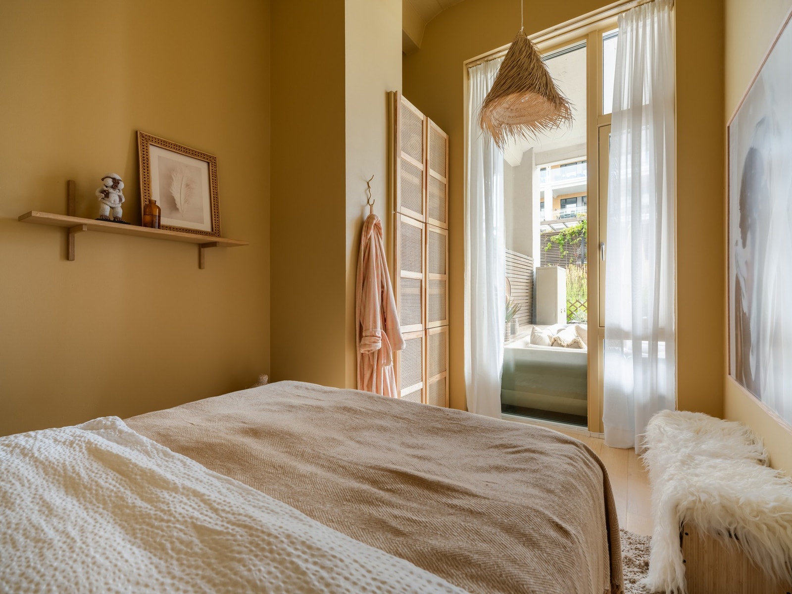 Soverommet er av god størrelse med plass til dobbeltseng og garderobeløsning. Galleribilde