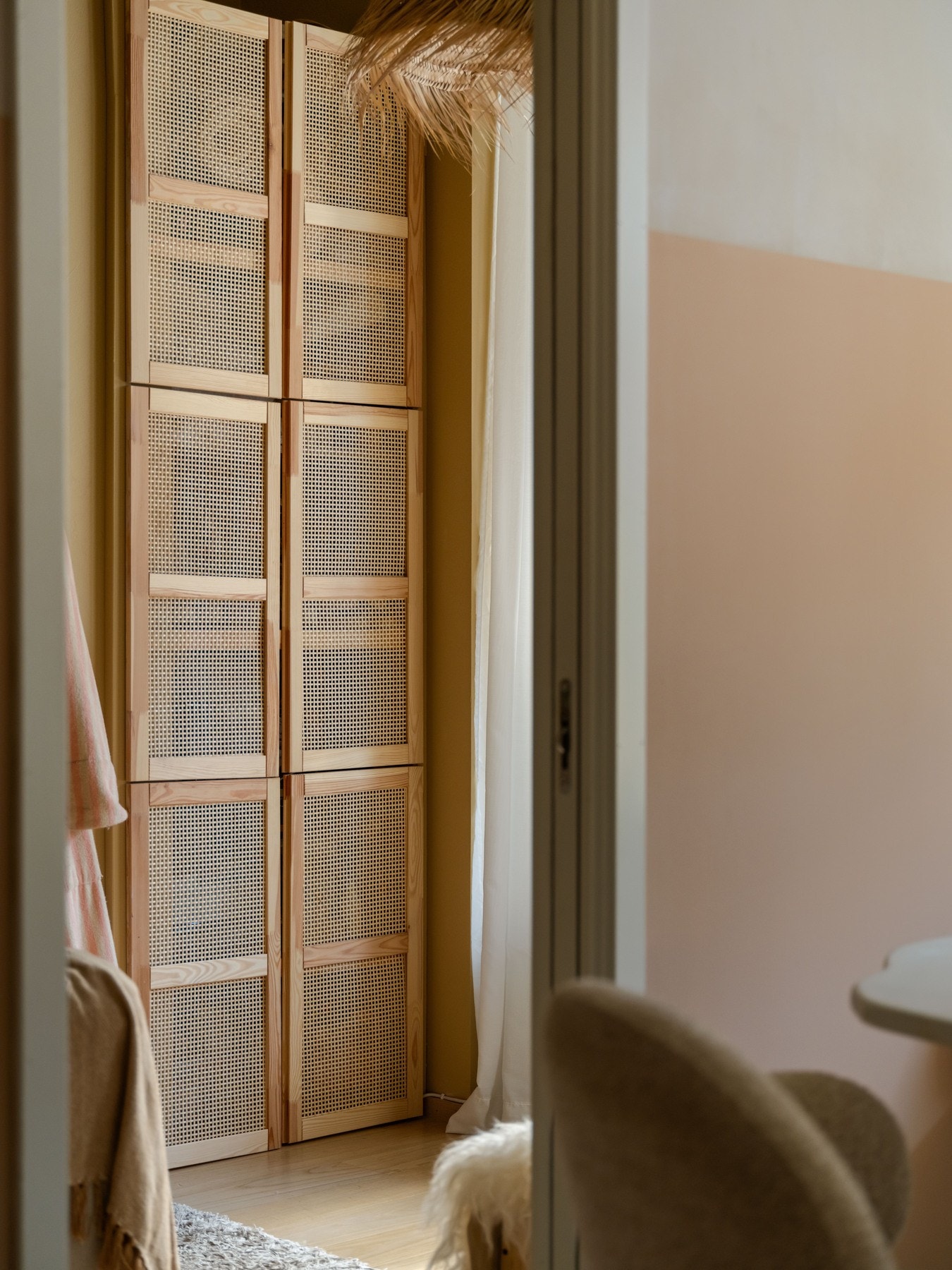 Praktisk skyvedør sørger for ekstra gulvplass. Galleribilde