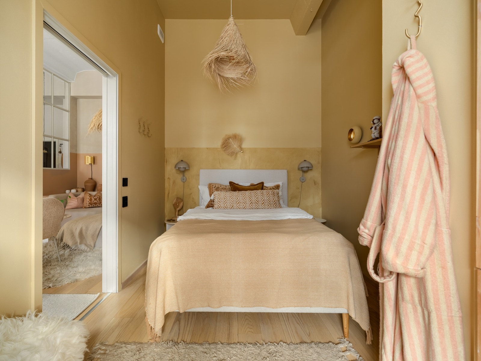 Soverom har i likhet med resten av leiligheten en særdeles god takhøyde. Galleribilde