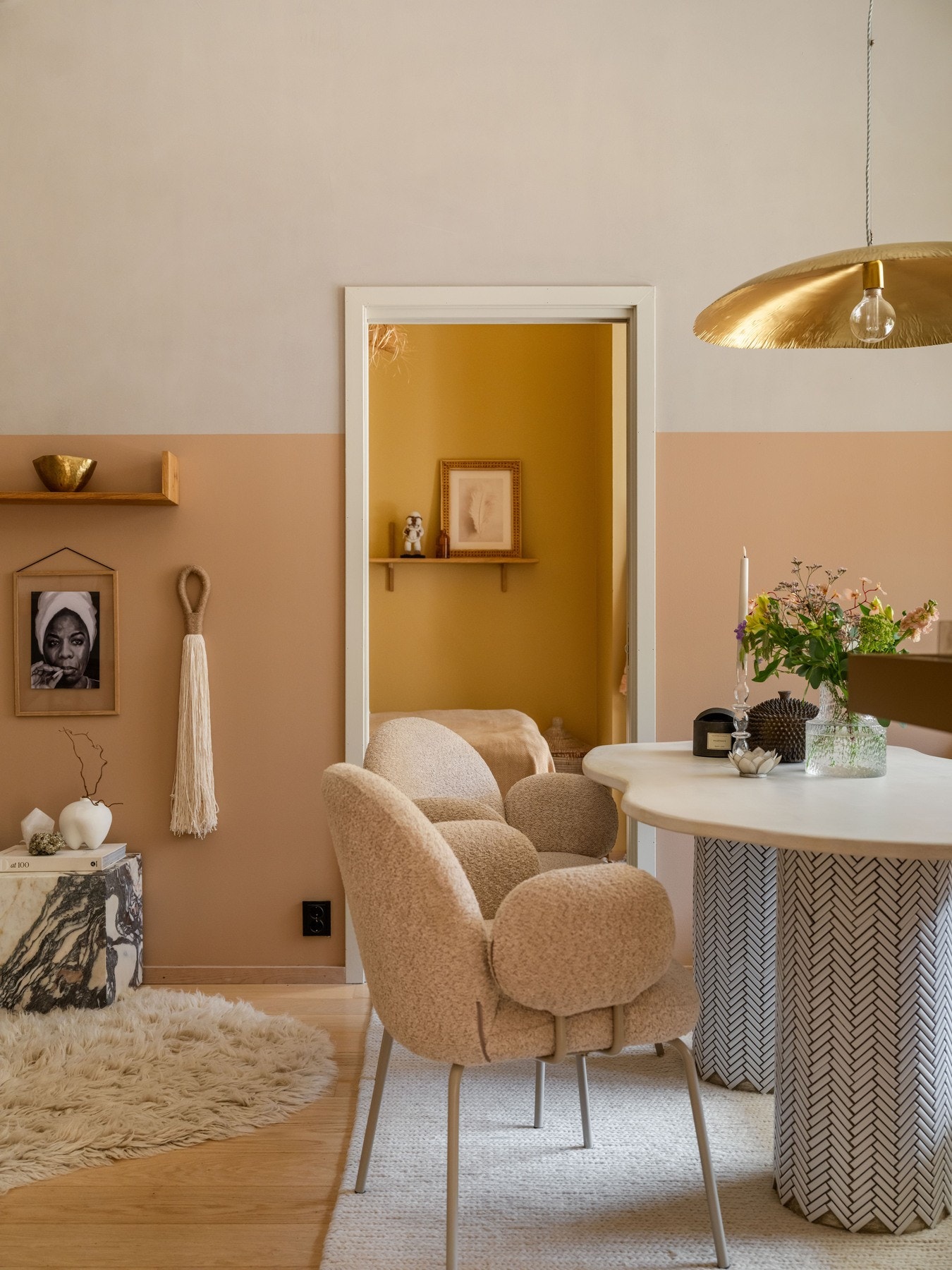 Boligen er oppgradert med nøye utvalgte farger, materialer og smarte løsninger. Galleribilde