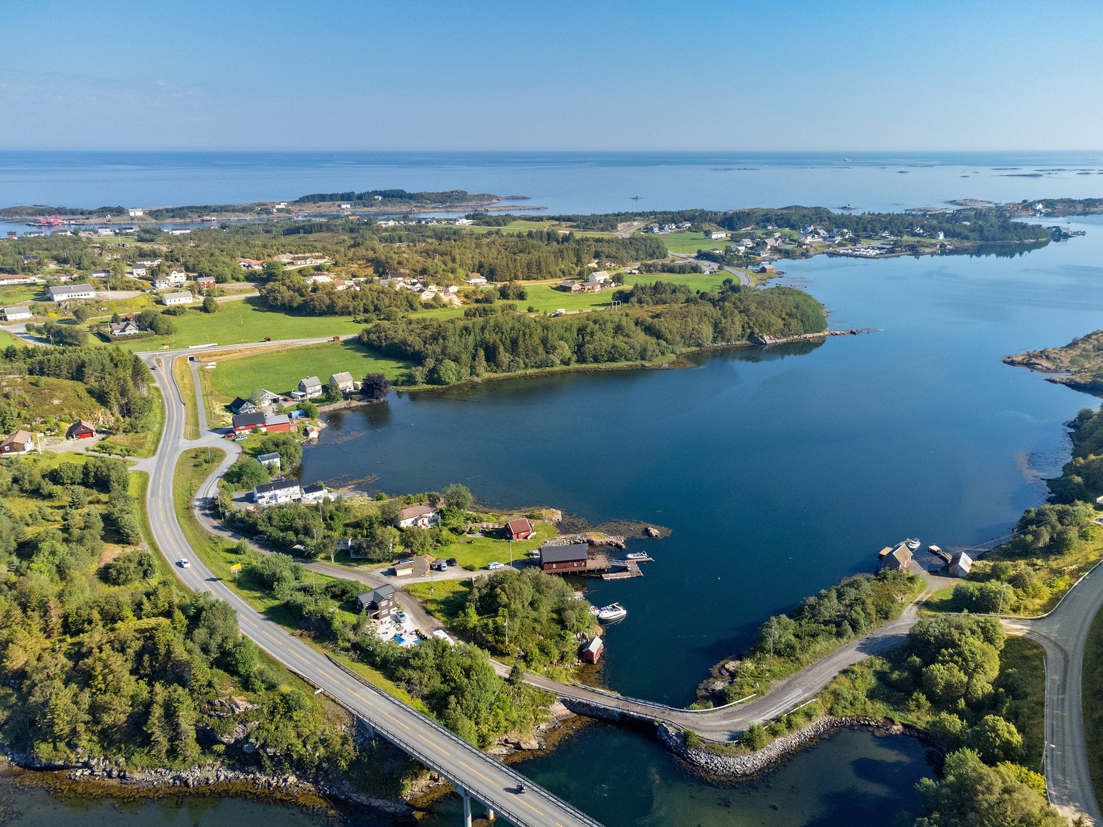 Storhavet og Alternavsvegen ser man i horisonten. Galleribilde