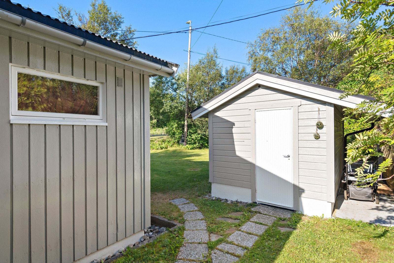 Deter også oppført uthus på eiendommen. Galleribilde