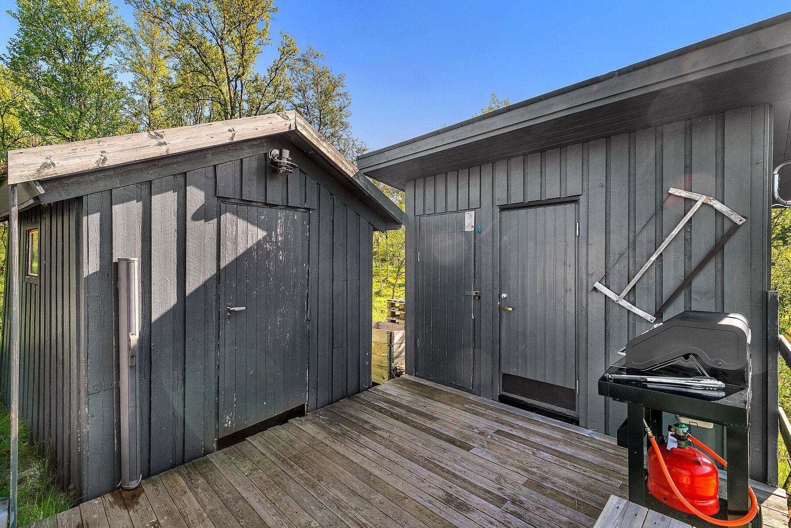 Uthus og utedo Galleribilde