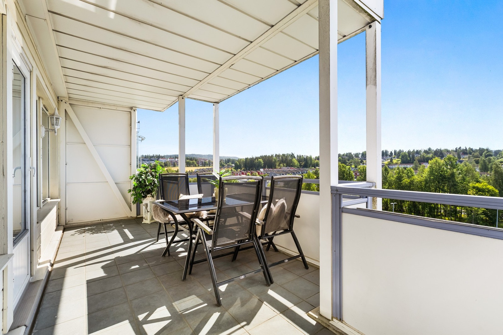 Solrik sydvendt balkong på ca. 15 kvm Galleribilde