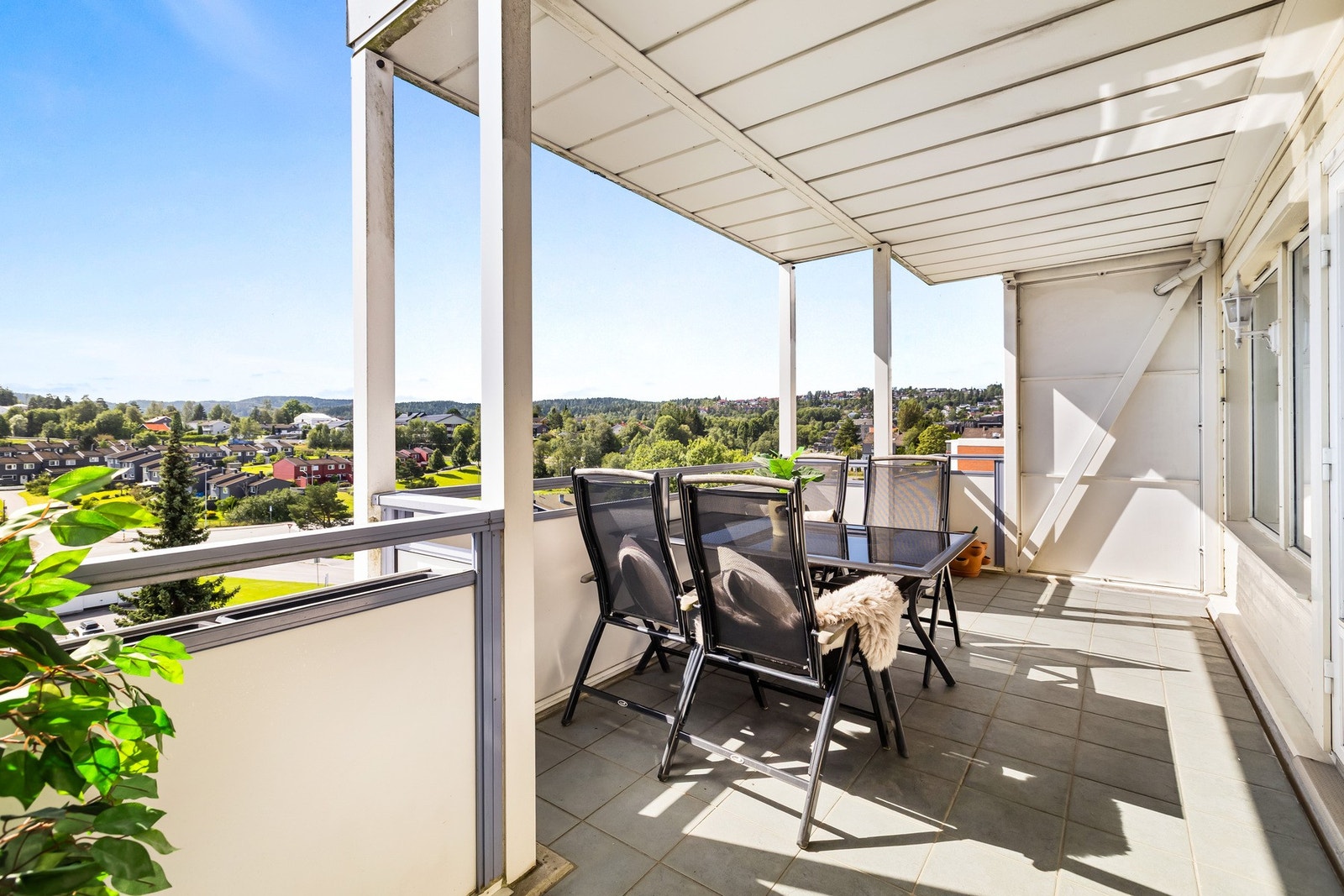 PrivatMegler Stefan Safri ønsker velkommen til Tulipanveien 2 Galleribilde