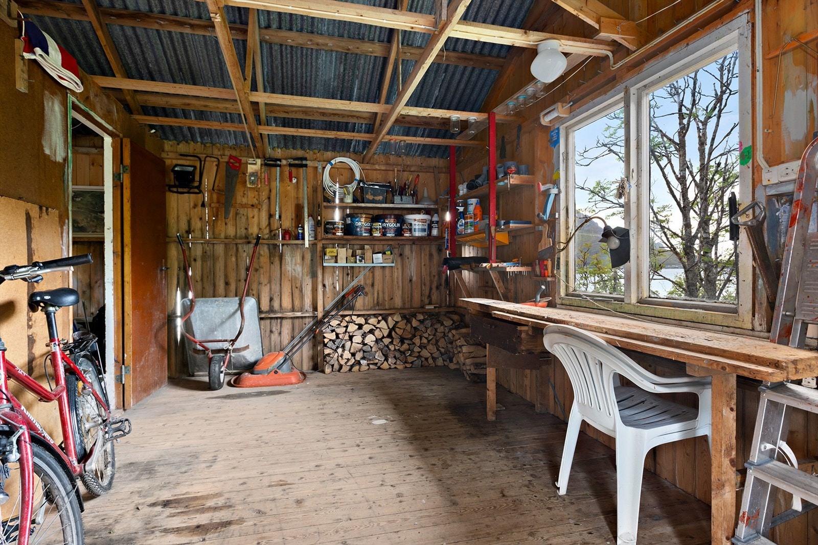 Garasje med hobbyrom Galleribilde