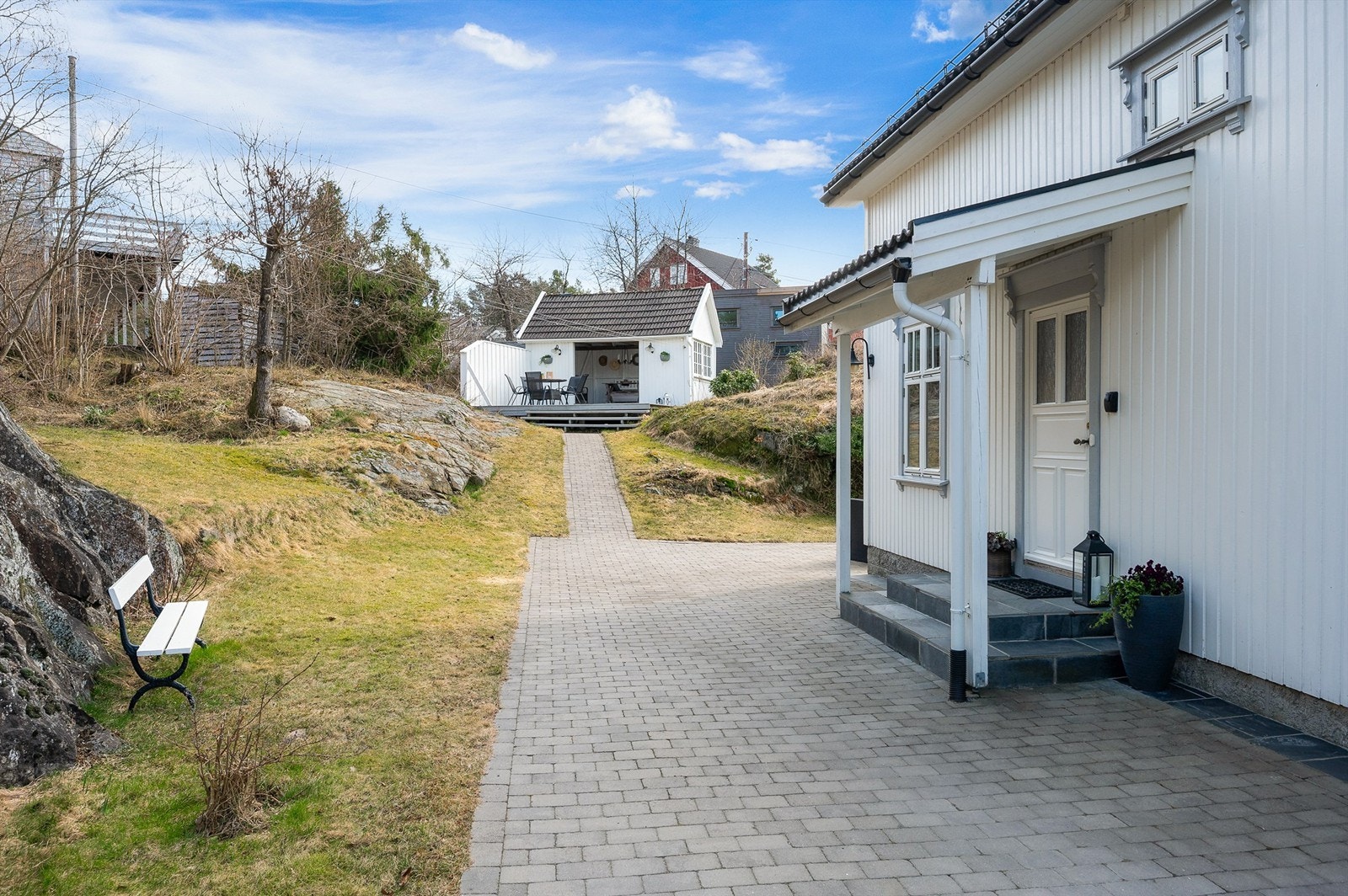 Pent opparbeidet naturlig i terrenget Galleribilde