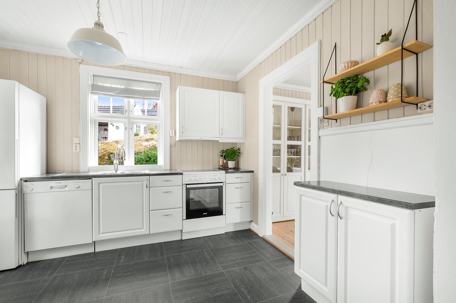 Kjøkken med innredning fra 2012 Galleribilde