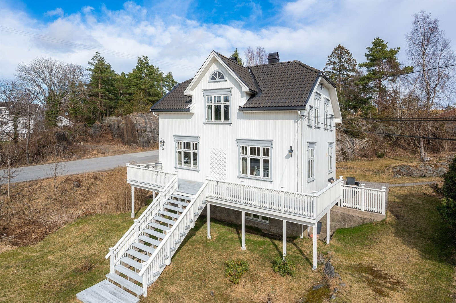 Klassisk og sjarmerende enebolig på solrik tomt Galleribilde
