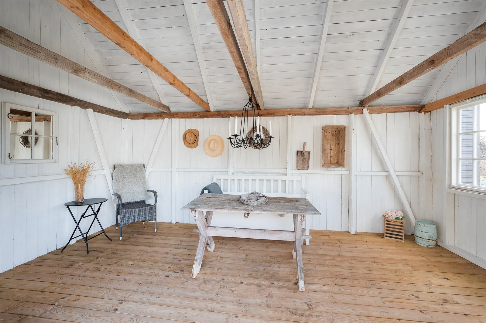 Utestue med åpen himling og innlagt strøm Galleribilde