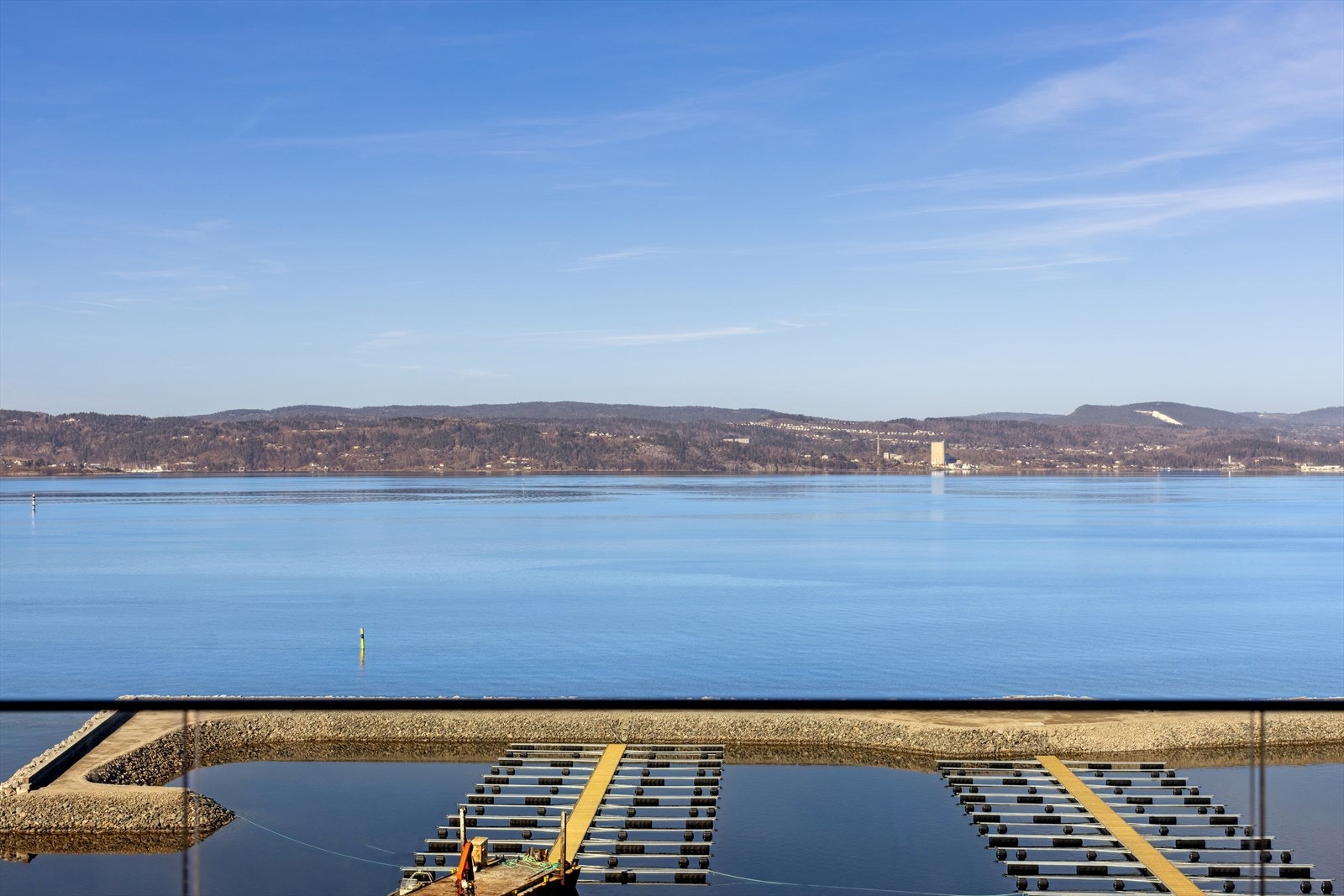 Fantastisk utsikt utover Oslofjorden. Moderne leiligheter, fantastiske solforhold og en sjøutsikt de fleste bare kan drømme om. Galleribilde