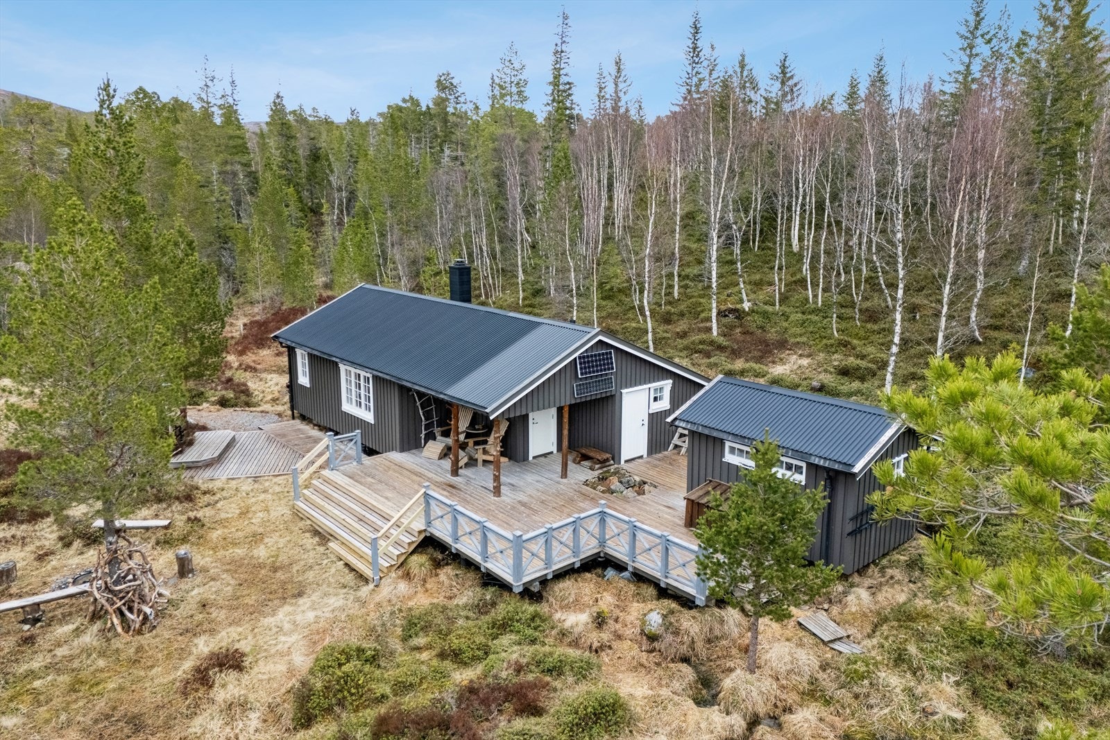 Aktiv Eiendomsmegling v/ Hallvard Fjone har gleden av å presentere Vassdølin 14 - en sjarmerende fritidseiendom med en naturskjønn beliggenhet i Osen/Steinsdalen. Galleribilde