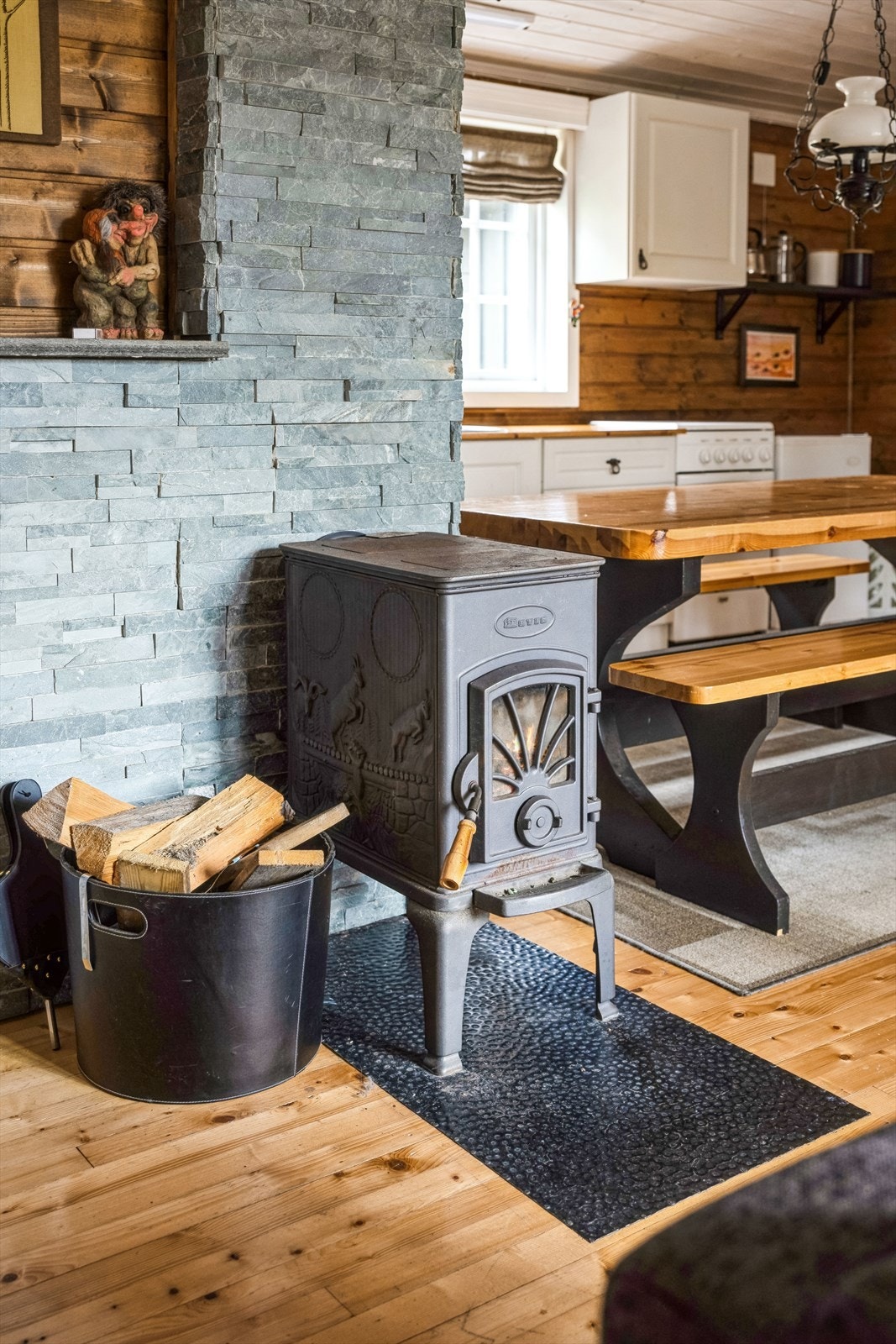 Vedovn som gir både varme og stemning Galleribilde