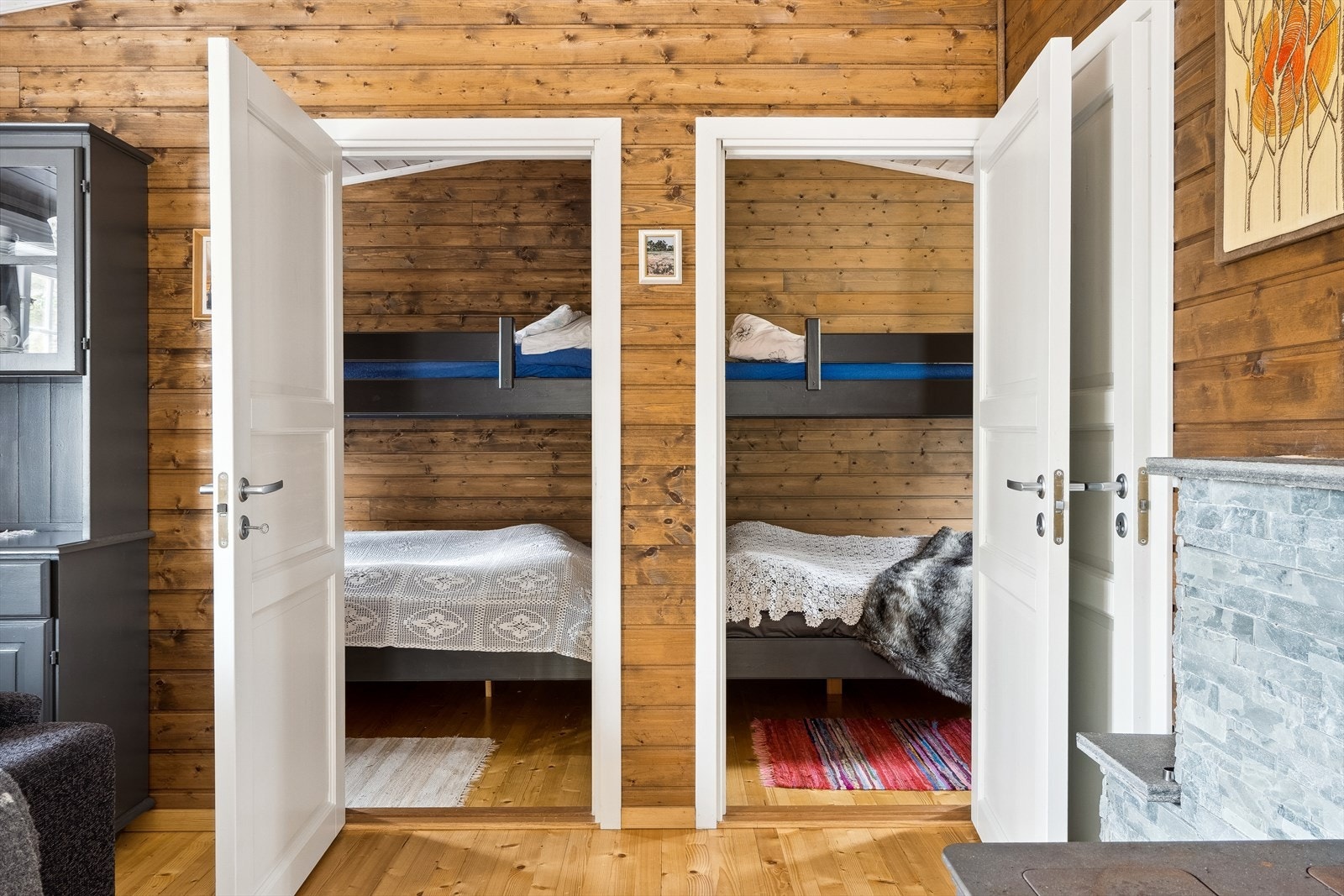 Hytta har tre gode soverom Galleribilde