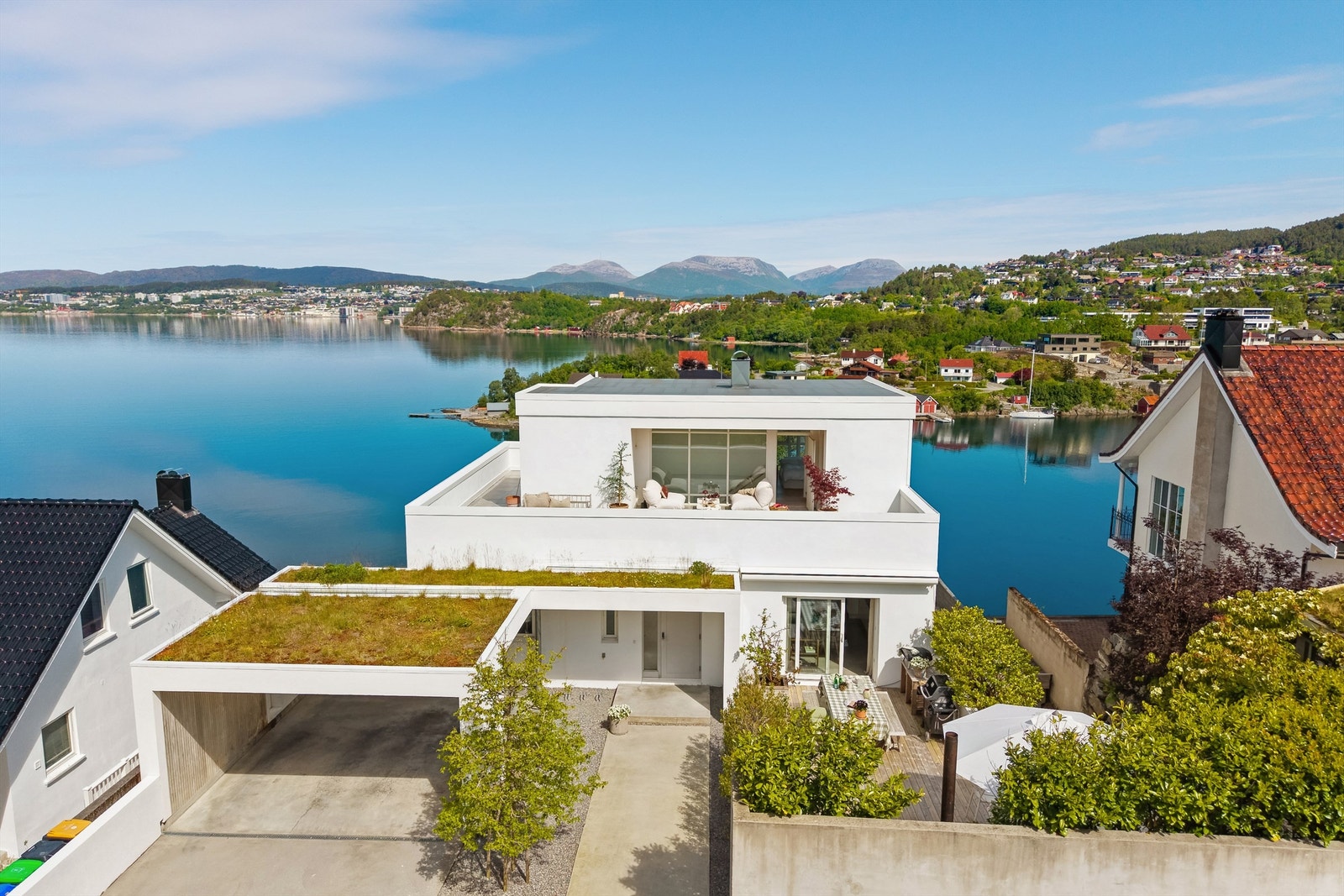 Unik bolig ved sjøen. Arkitekttegnet av Invit arkitekter Galleribilde