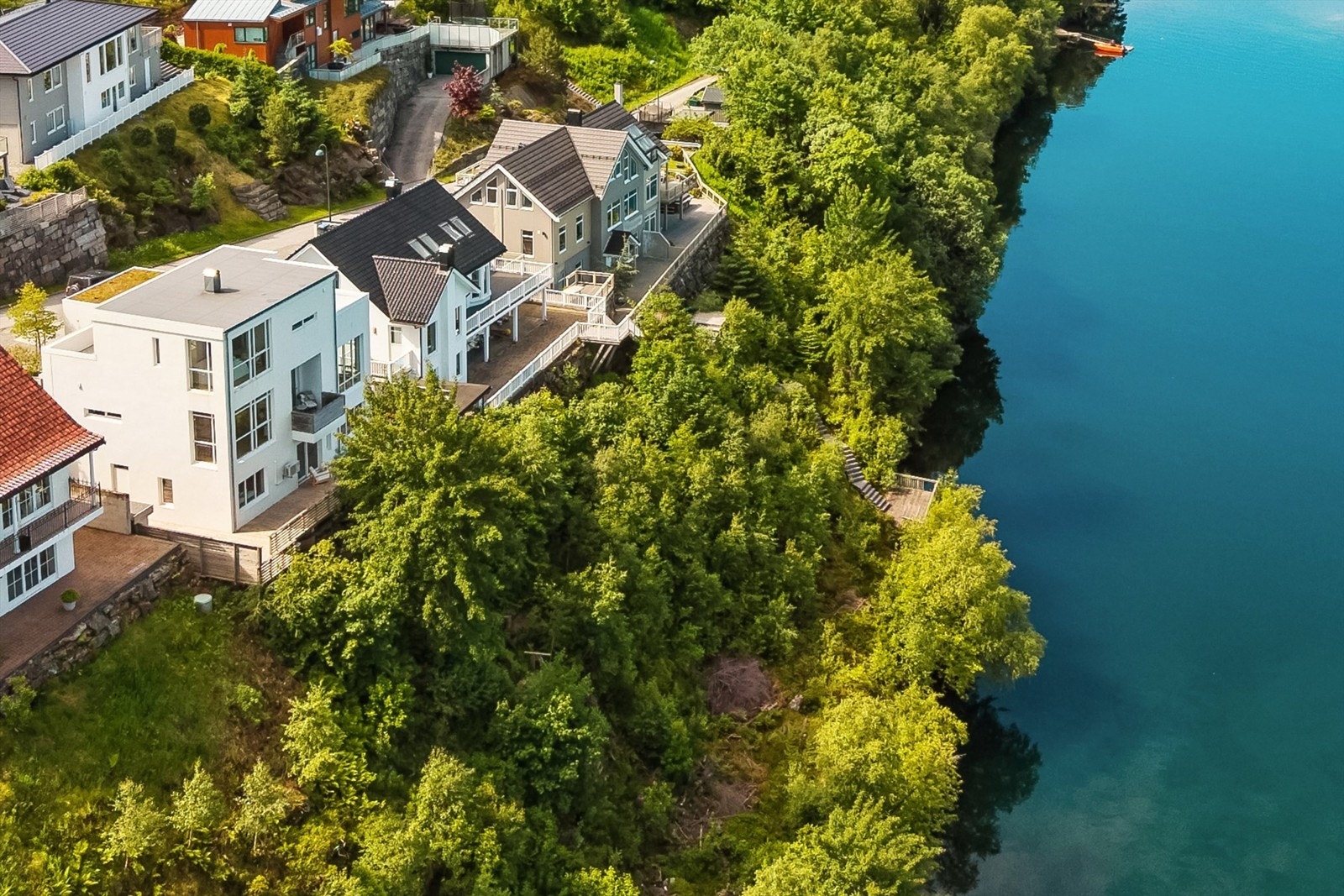 Velkommen til Øvre Skytterholmen 116 presentert av Krogsveen v/ Eiendomsmegler/Partner Marit Stuen Aursnes Galleribilde