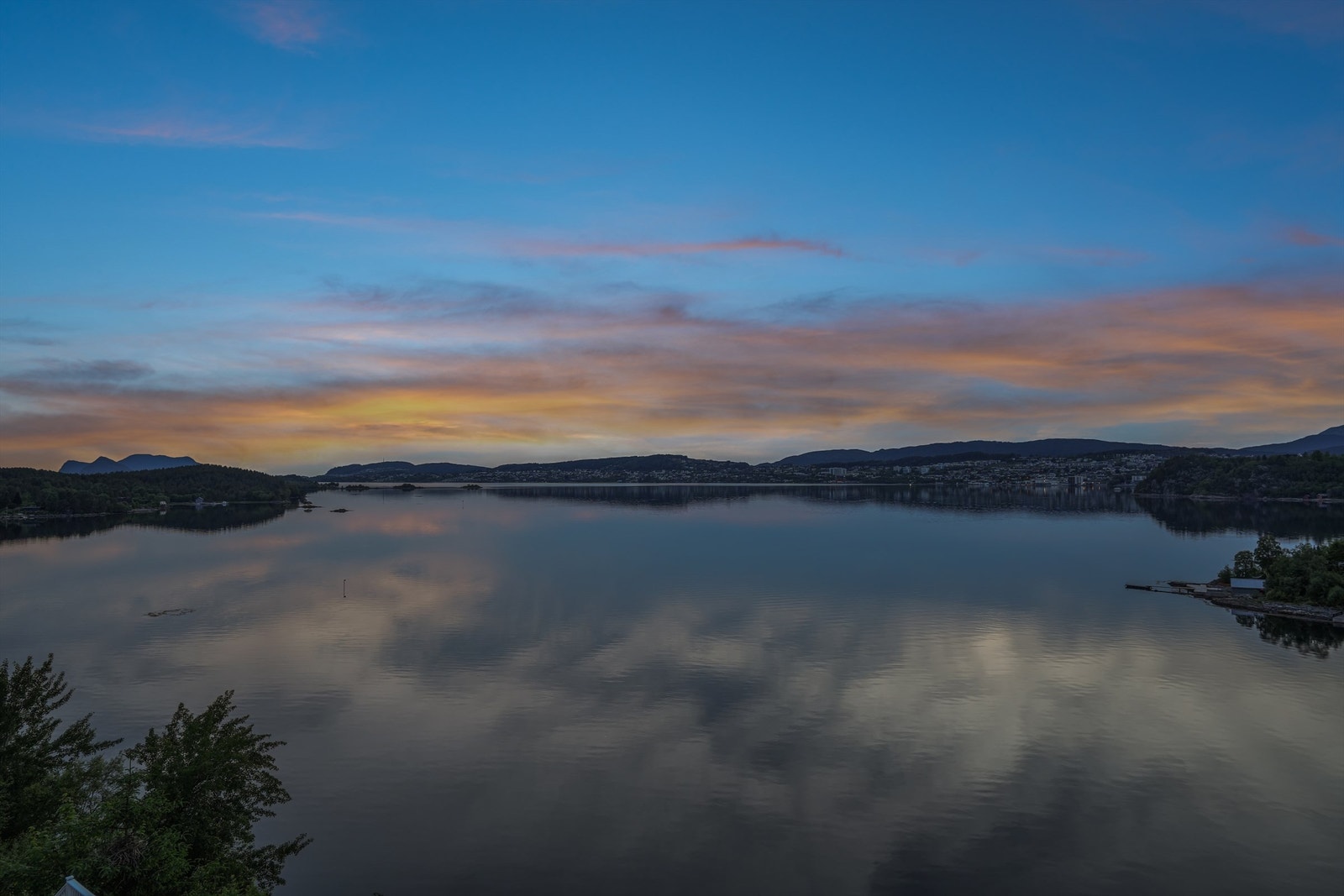 Vakker solnedgang med varme nyanser Galleribilde