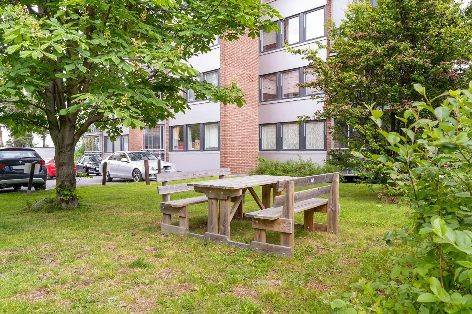 Dette er en lettstelt og velholdt leilighet som passer perfekt for både førstegangskjøpere, enslige, par eller deg som ønsker en mindre bolig. Galleribilde