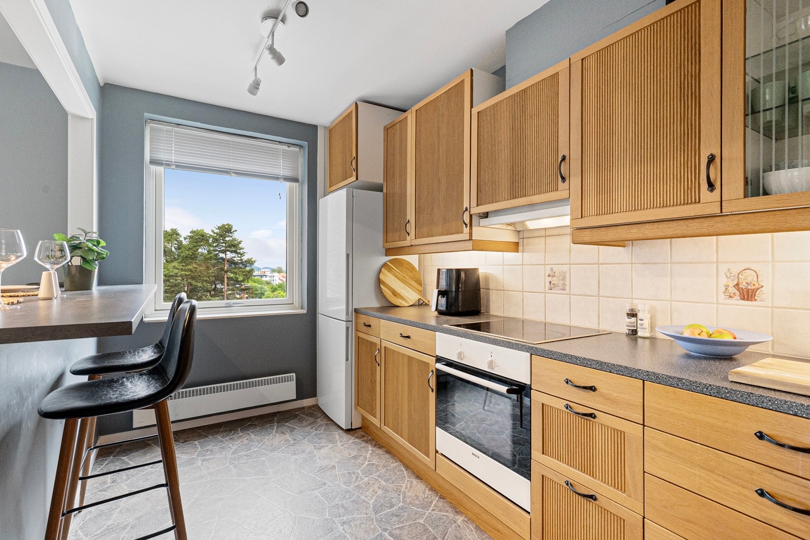 Her har vi for salg en praktisk og innbydende leilighet med et internt bruksareal på 64 m². Galleribilde
