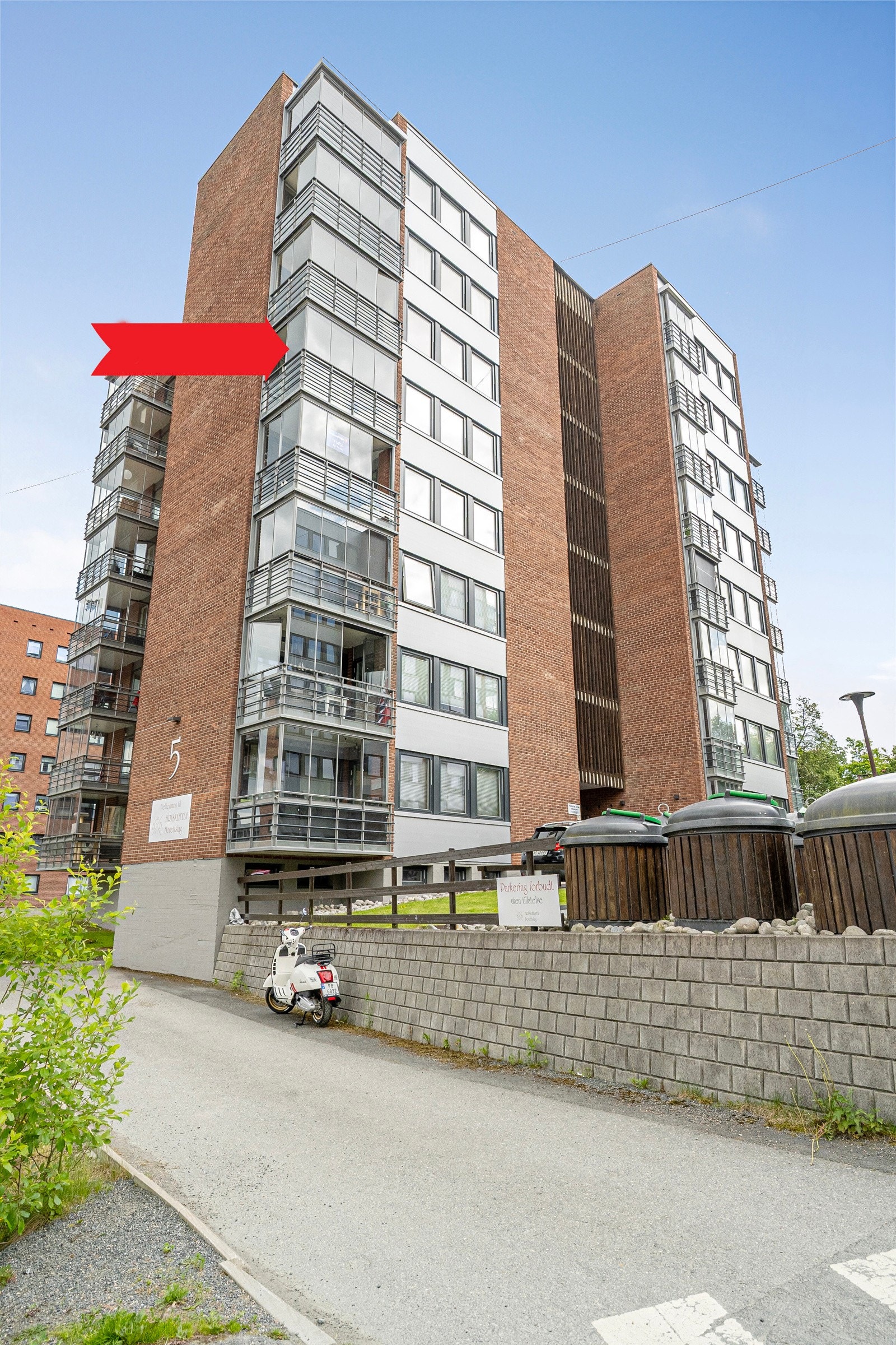 Leiligheten ligger i 5.etg med adkomst via heis. Galleribilde