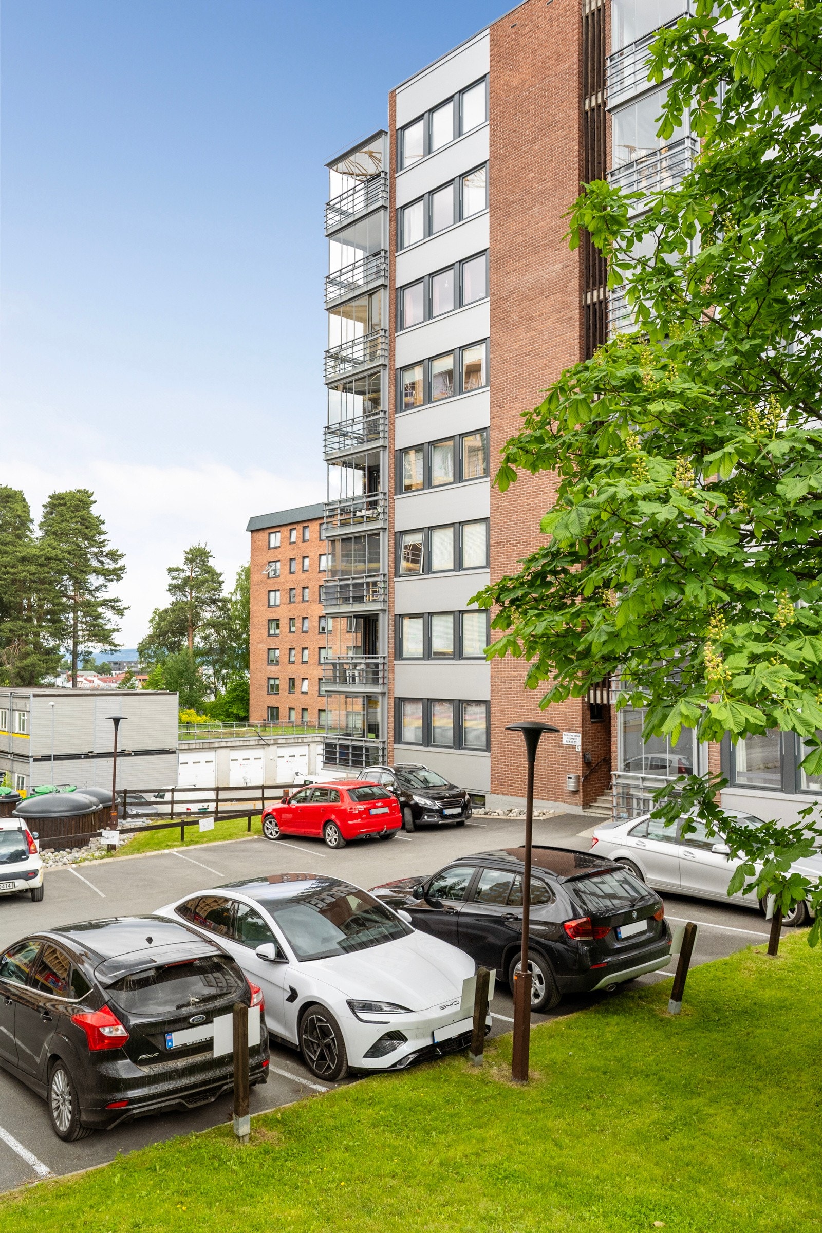 Herfra har du kort vei til alle service- og tjenestetilbud i byen, handlegate og hyggelige kafeer og restauranter, og NTNU ligger innen gangavstand. Galleribilde