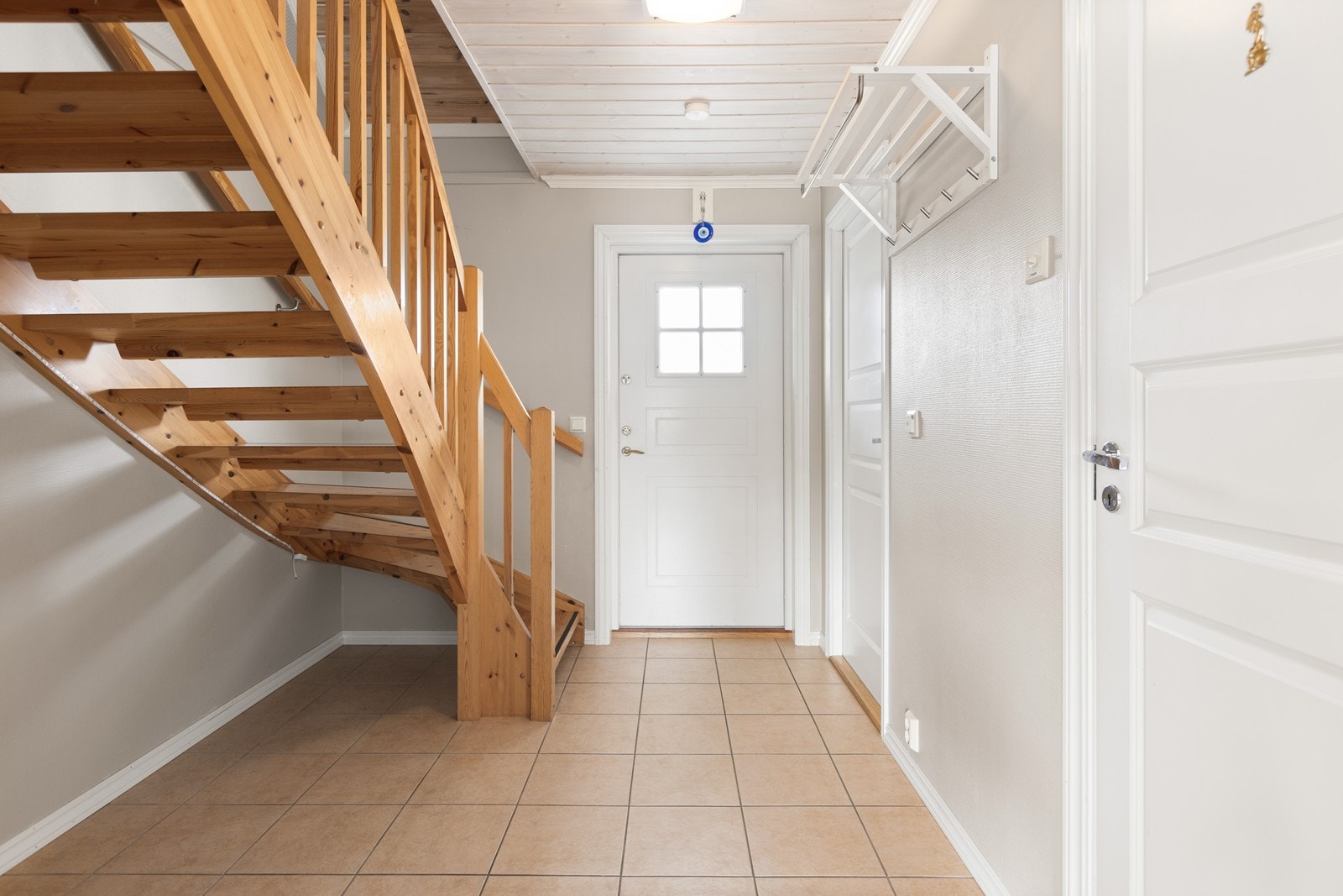 Fra gangen er det tretrapp opp mot 2. etasje. Galleribilde