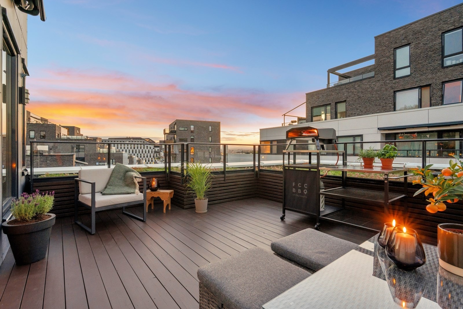 En lekker topp-/hjørneleilighet med 22 kvm privat takterasse. Galleribilde