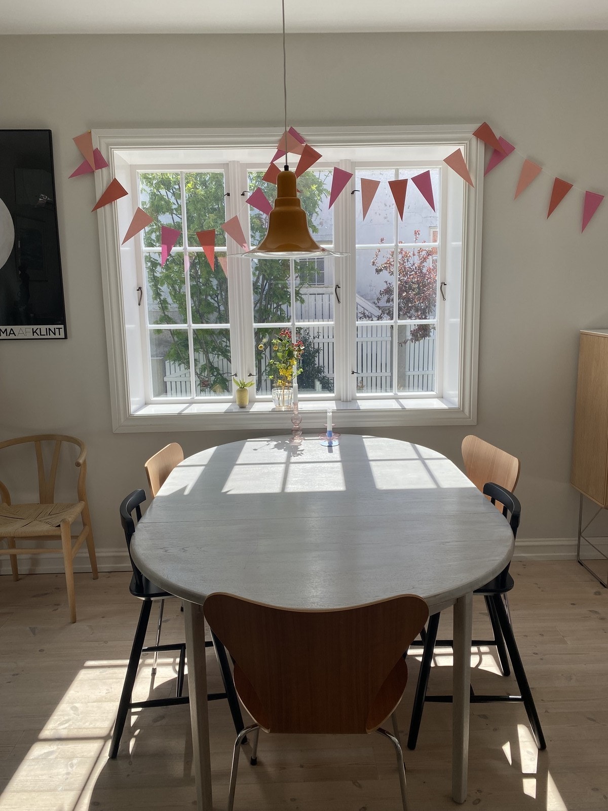 Dette er en moderne og lys bolig Galleribilde