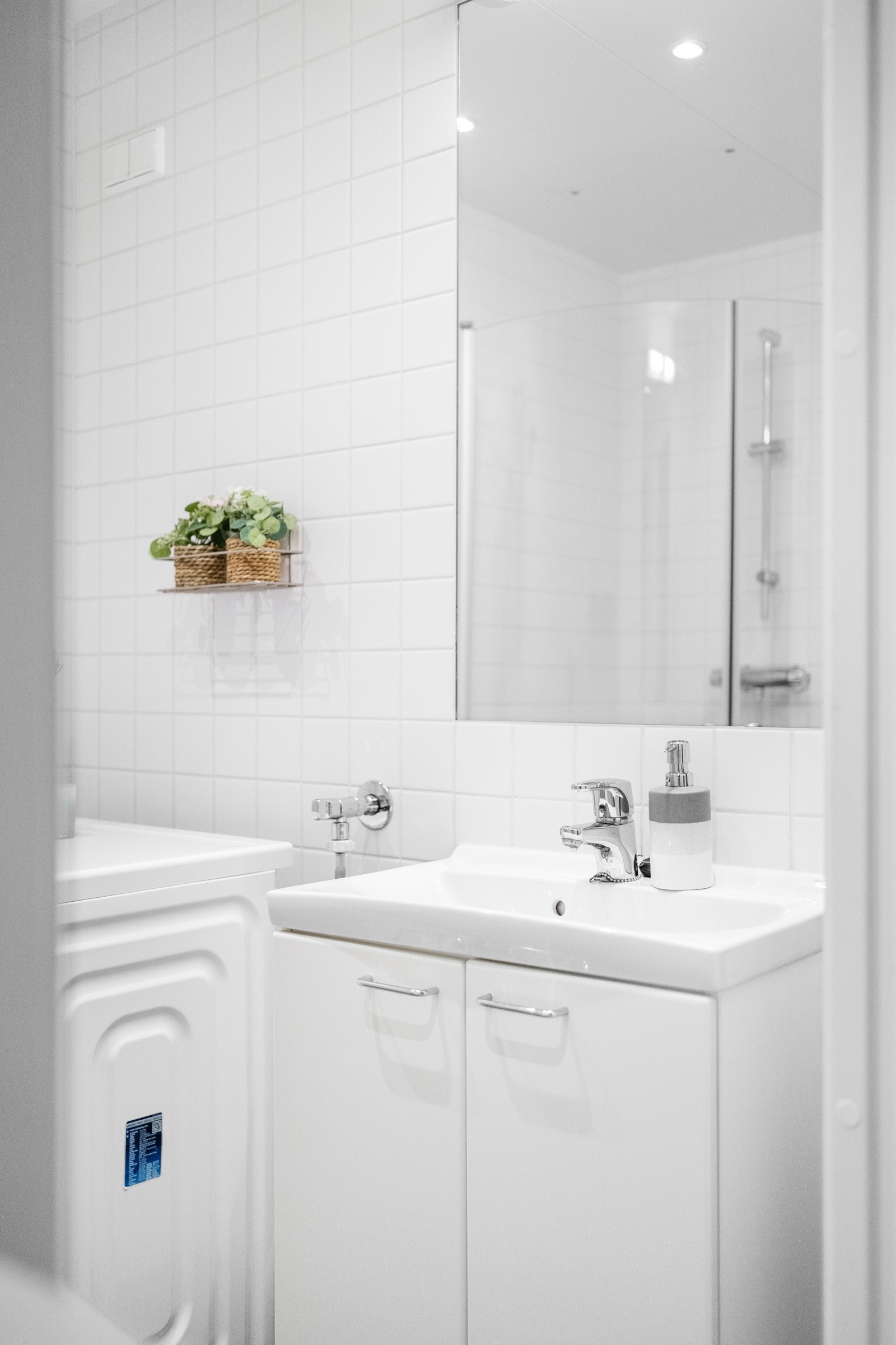 Lyse farger gir en god romfølelse på badet. Galleribilde