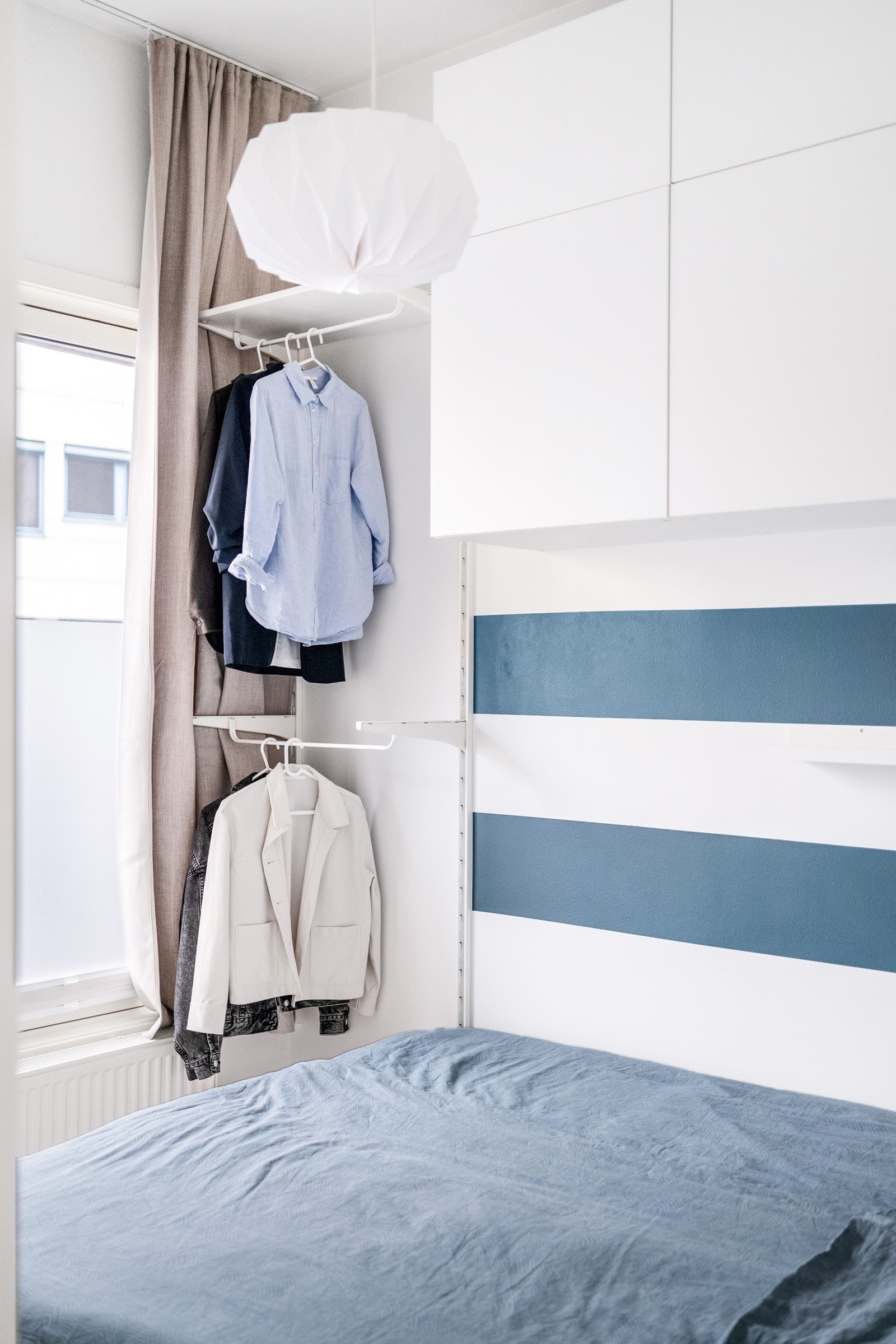 Skapløsningene på soverommet følger boligen. Galleribilde