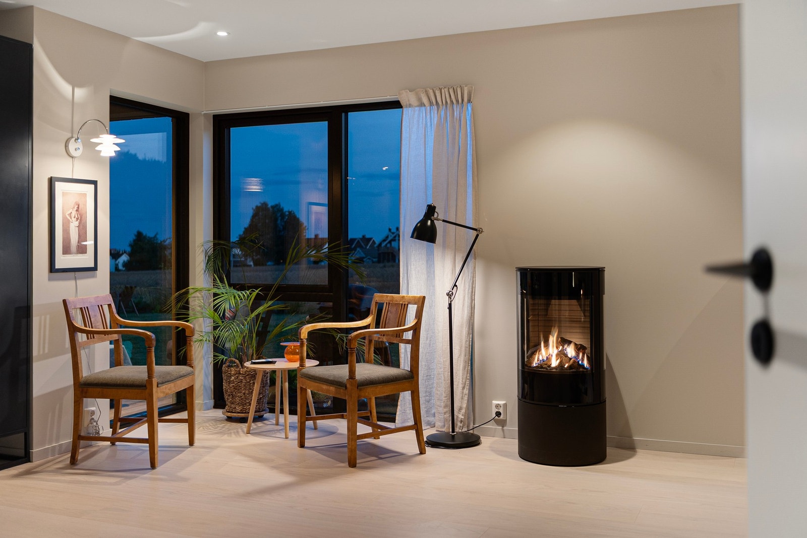 En stilren gasspeis som gir rommet både varme og hygge Galleribilde